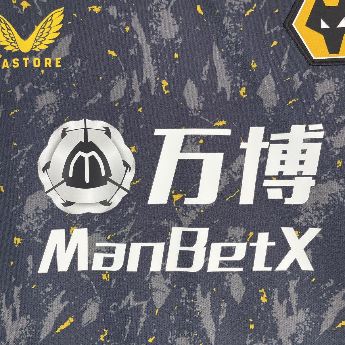 Castore Wolverhampton Adama Traore Away Jersey Shirt 2021/2022 M-L Size US L / EU 52-54 / 3 - 6 Thumbnail