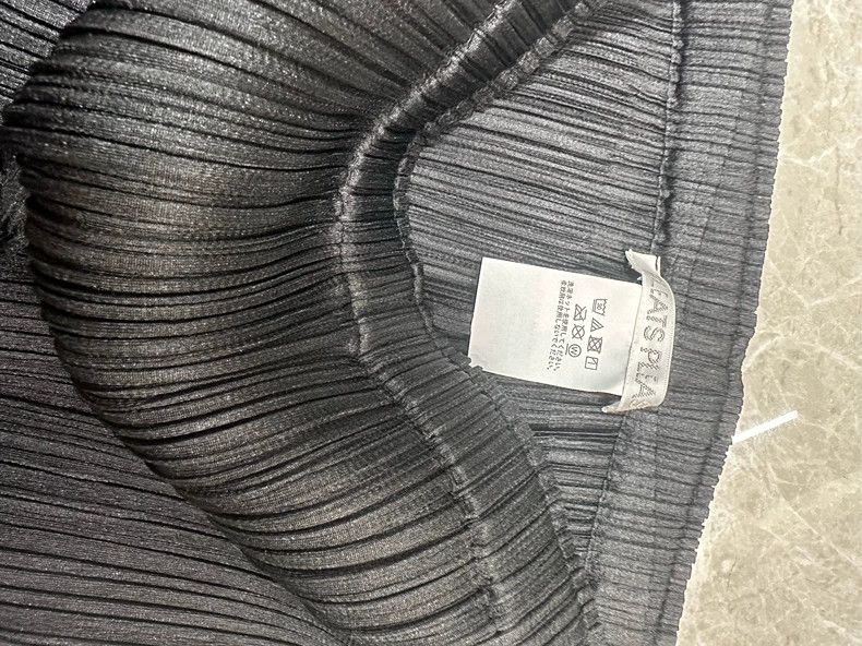 Issey Miyake Issey Miyake size:3 Black pleated trousers Size 31" - 3 Thumbnail