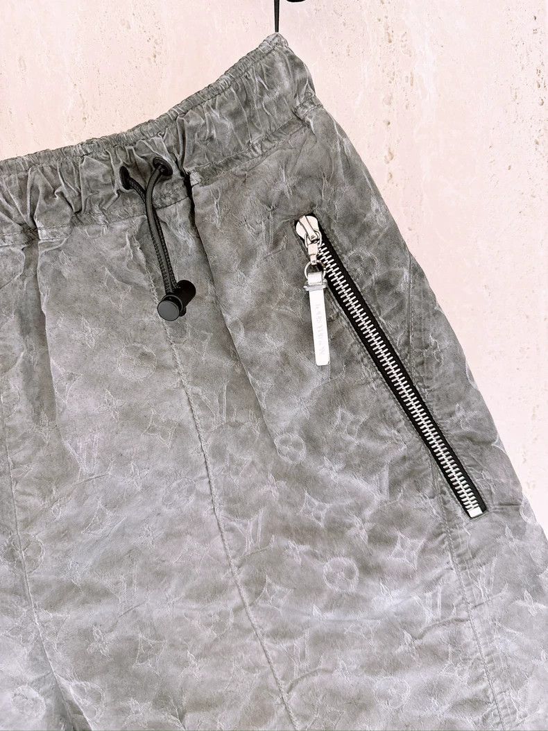 Louis Vuitton Louis Vuitton Gray full logo presbyopic shorts 2503-Nextarr Size US 36 / EU 52 - 3 Thumbnail
