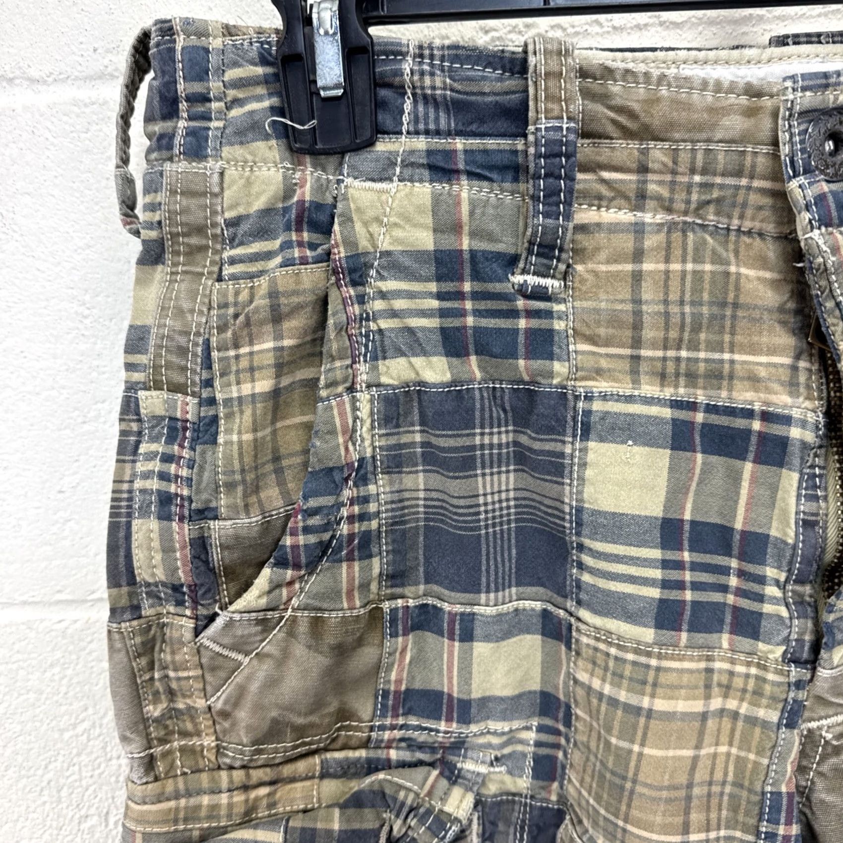 American Eagle Outfitters VINTAGE American Eagle Short Mens 30 Cargo Plaid Patches Longer Length Size US 30 / EU 46 - 2 Thumbnail