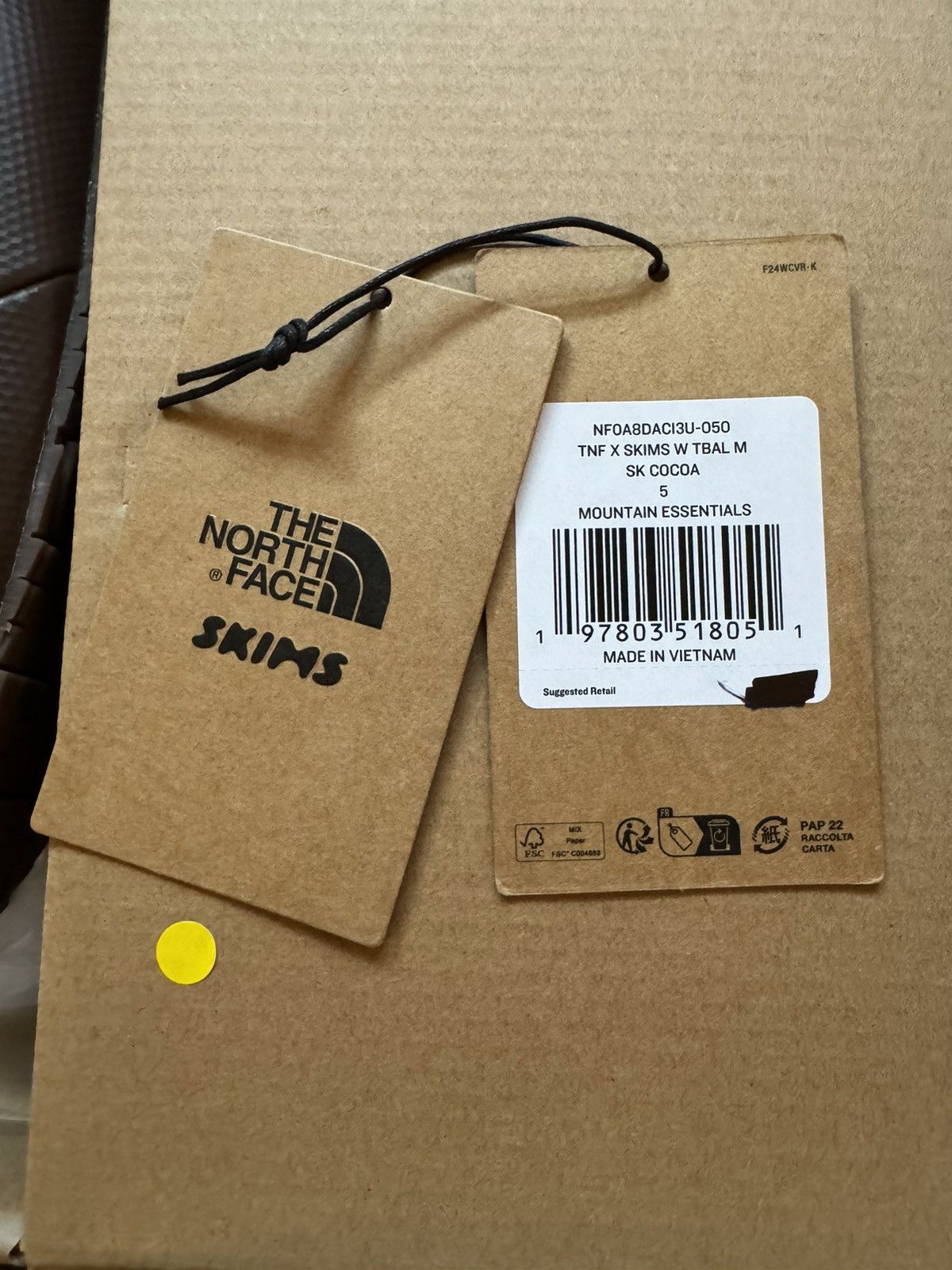 SKIMS × The North Face The North Face X SKIMS Size US 5 / IT 35 - 4 Thumbnail