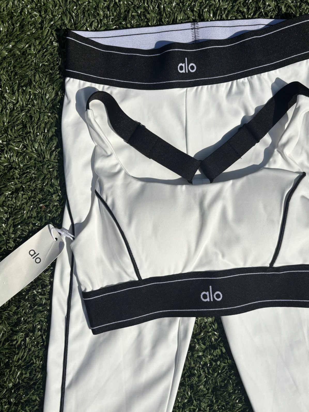 Alo Yoga Women’s White Alo Yoga Set Size M / US 6-8 / IT 42-44 - 2 Thumbnail