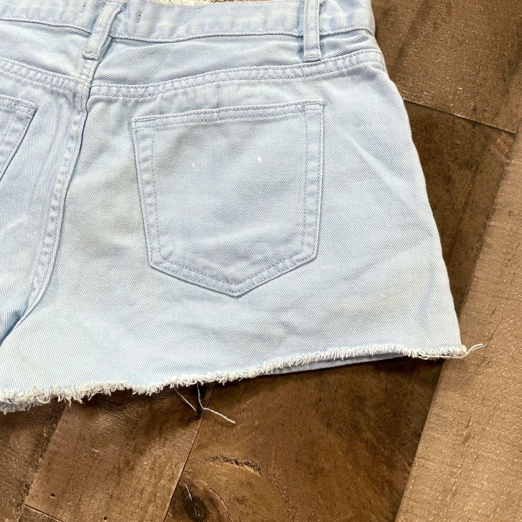 Forever 21 Forever 21 Shorts Womens 30 Blue Cut-Off Mid-Rise Studded Zip Light Wash Denim Shorts Womens 30 Blue Cut-Off Mid-Rise Studded Zip Light Wash Denim Size 30" / US 8 / IT 44 - 7 Thumbnail