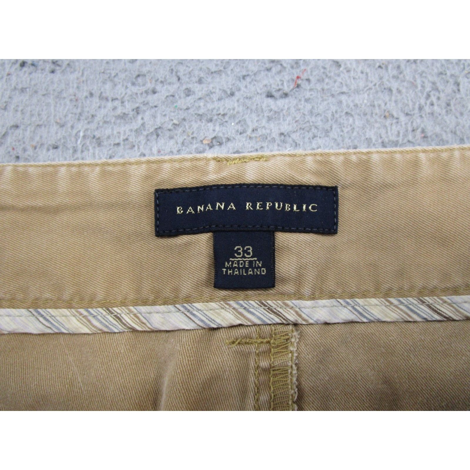 Banana Republic Vtg Banana Republic Cargo Shorts Mens Size 33 Hiking Beige Tan Outdoors Bermuda Cargo Shorts Mens 33 Beige Size US 33 - 3 Thumbnail