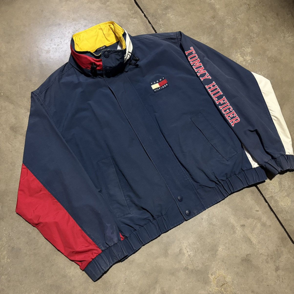 Tommy Hilfiger Vintage Tommy Hilfiger Jacket Lightweight Sailing Logo 90s Size US XL / EU 56 / 4 - 2 Thumbnail
