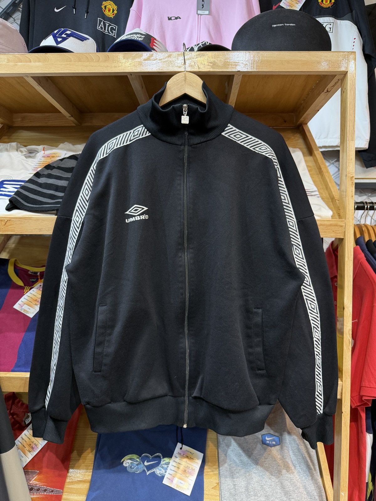 Umbro Vintage Umbro 00's Track Jacket Size US L / EU 52-54 / 3 - 1 Thumbnail