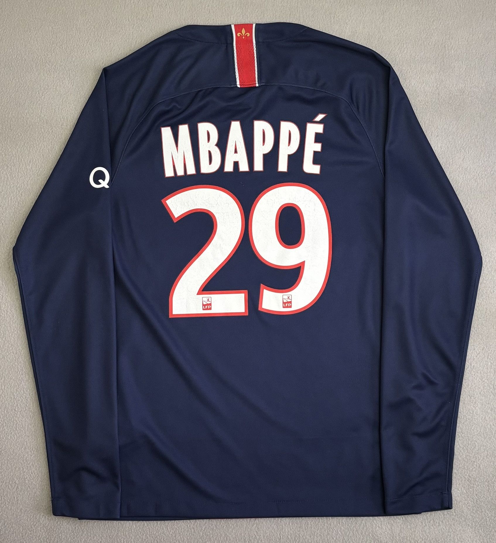 Nike Paris Saint Germain 2018/2019 Mbappe 29 Nike Football Jersey Size US S / EU 44-46 / 1 - 12 Thumbnail