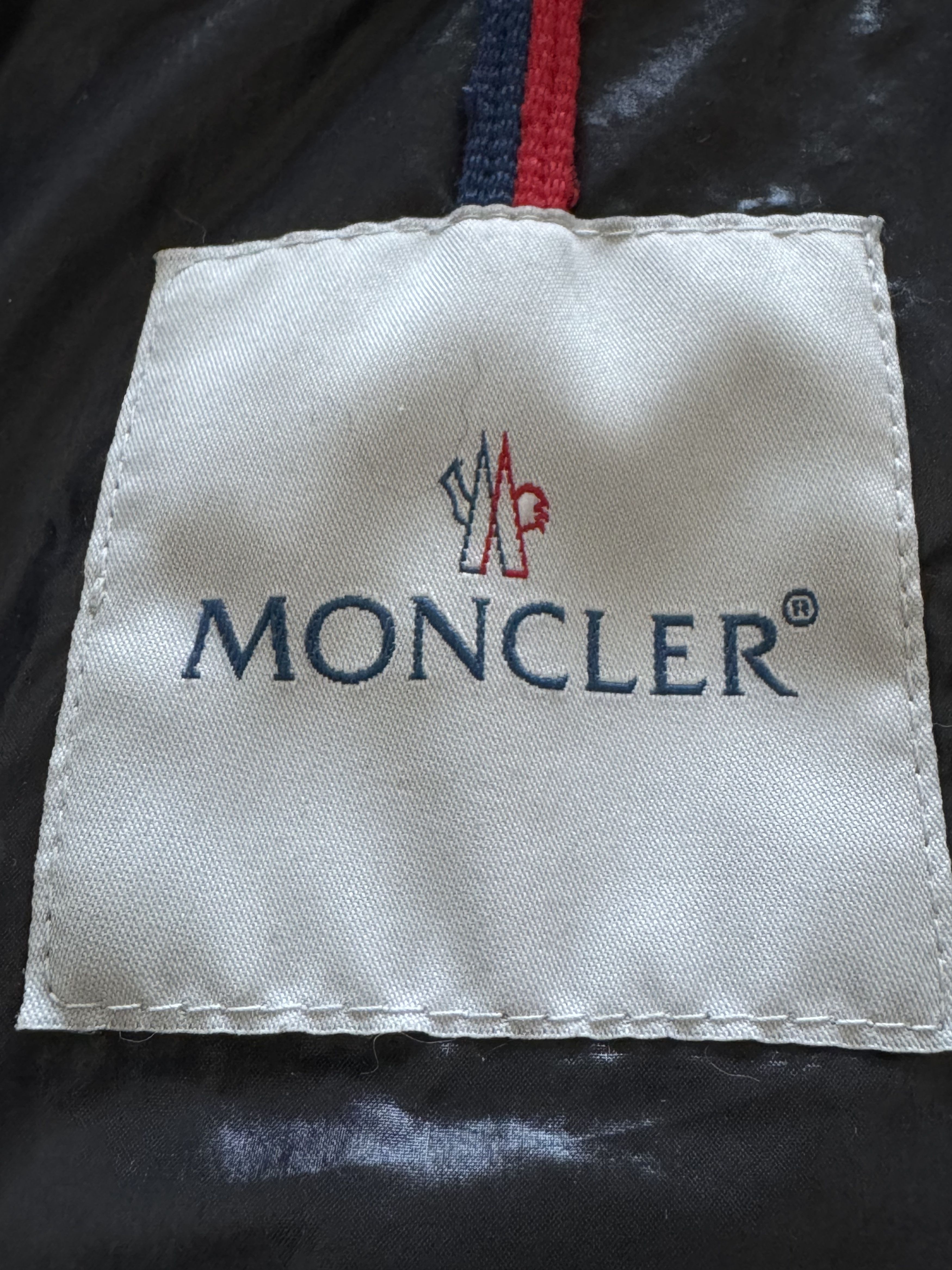 Moncler Moncler black embossed puffer jacket with fur Size M / US 6-8 / IT 42-44 - 15 Thumbnail