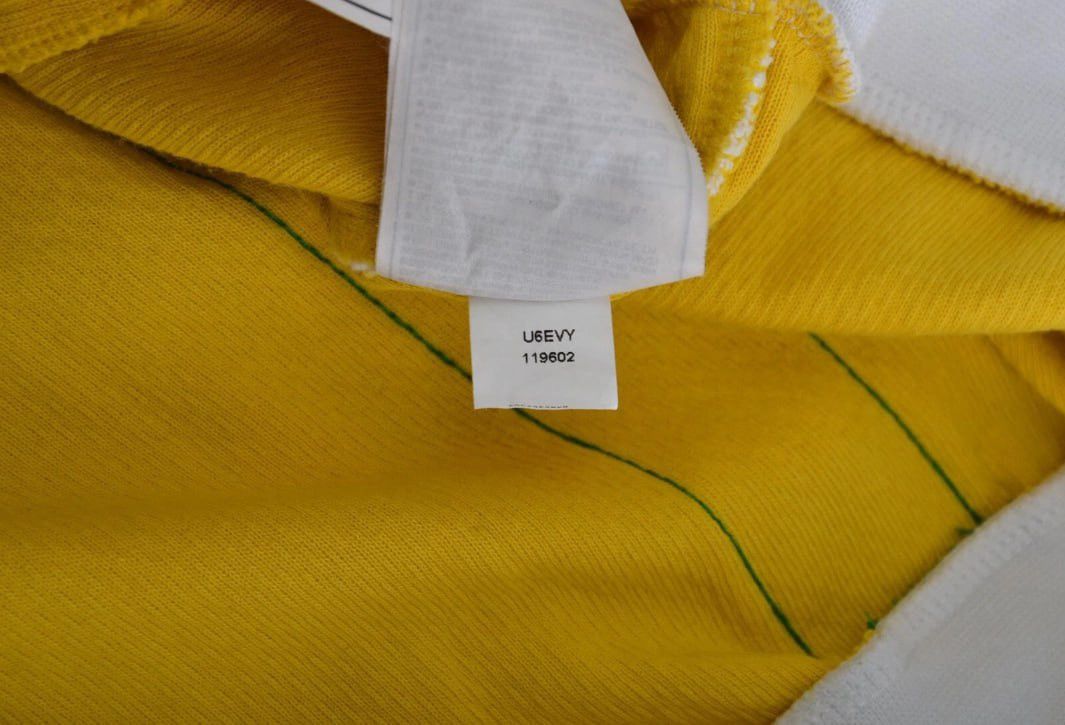 Vintage NIKE BRAZIL RONALDINHO #10 VINTAGE 00s TRACK FOOTBALL JACKET Size US L / EU 52-54 / 3 - 8 Thumbnail