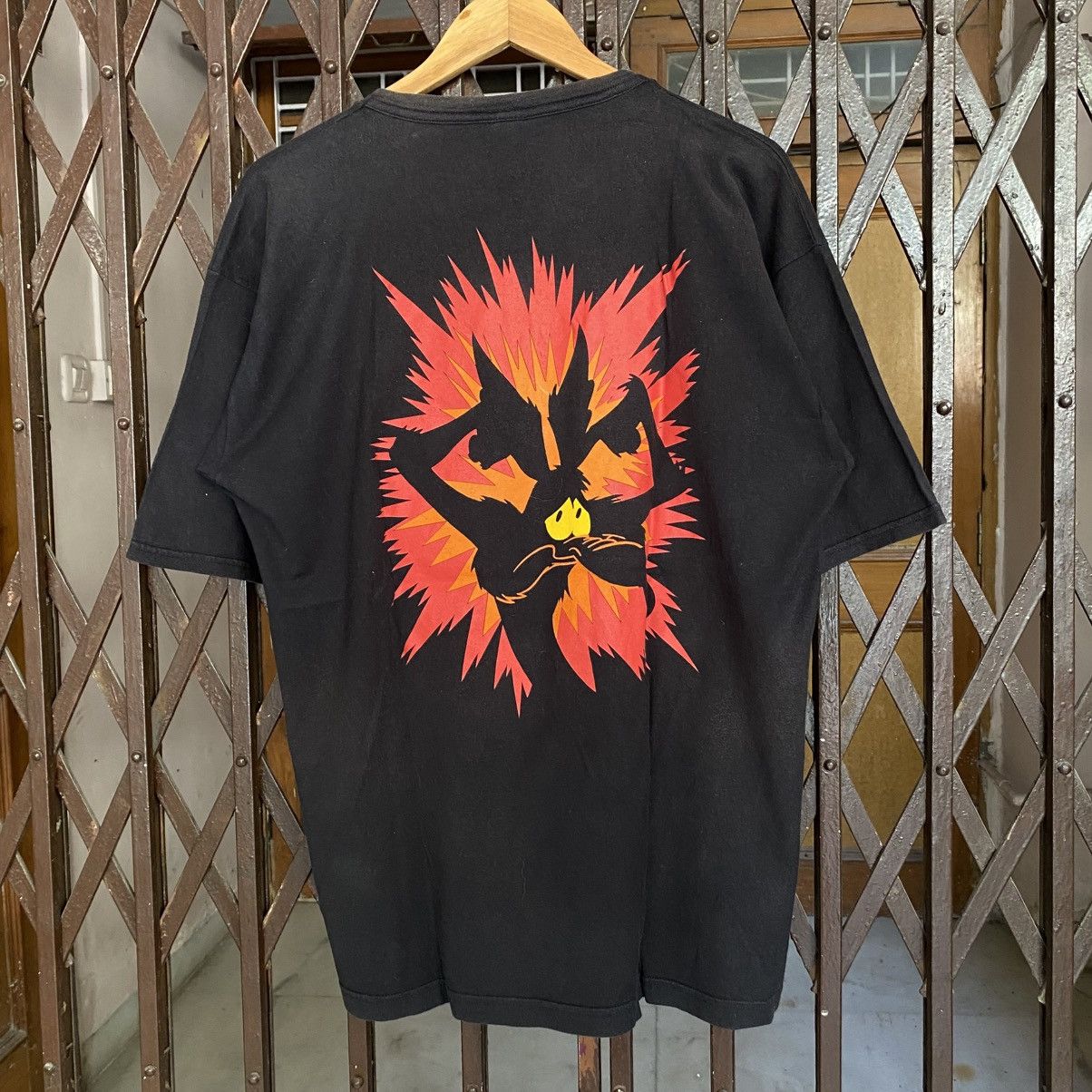 Cartoon Network Vintage Looney Tunes Wile E Coyote Self Destruct 1992 shirt Size US XL / EU 56 / 4 - 6 Thumbnail
