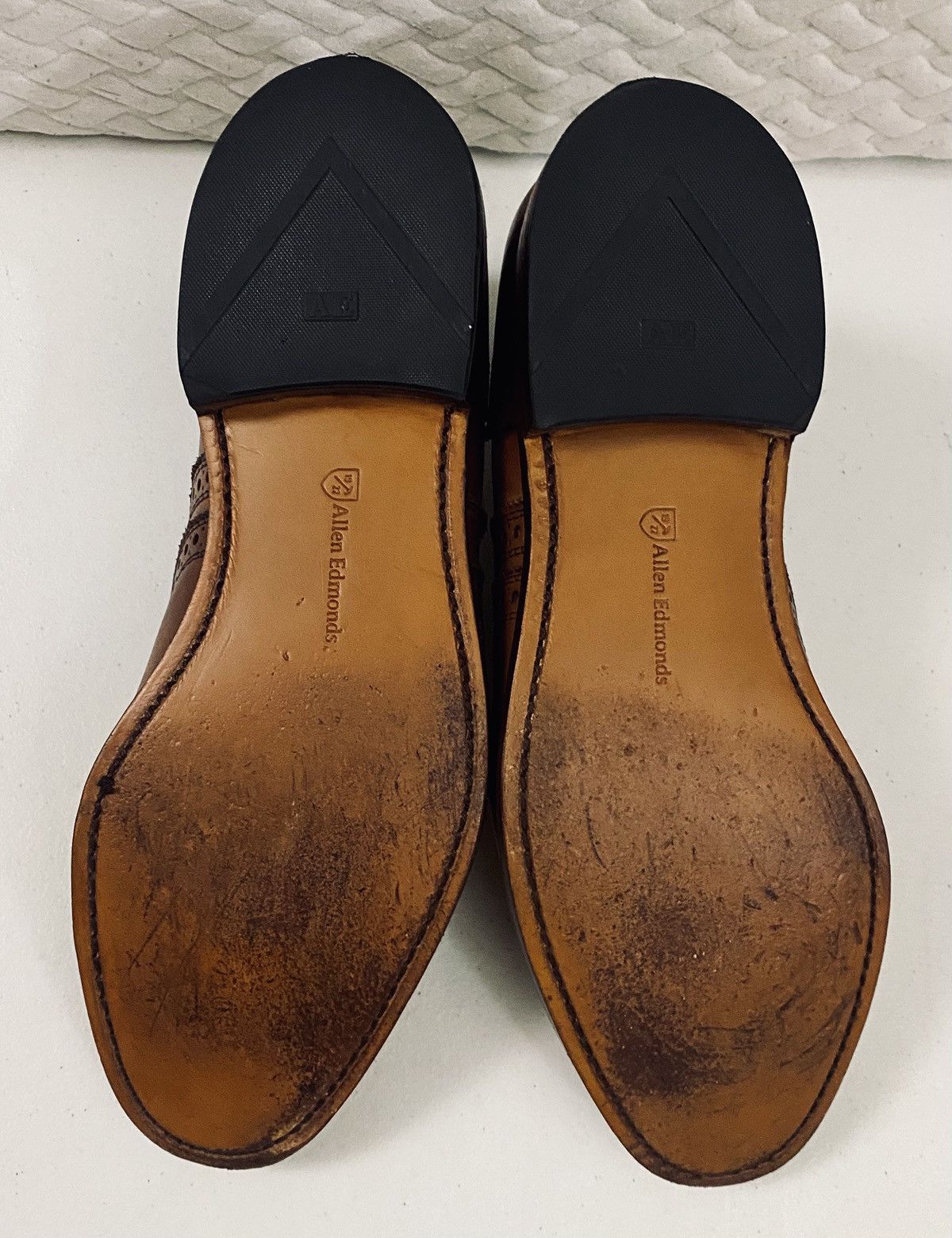 Allen Edmonds Allen Edmonds 🇺🇸 McAllister Wing-Tip Oxford Walnut 11 EE VGC Size US 11 / EU 44 - 10 Thumbnail