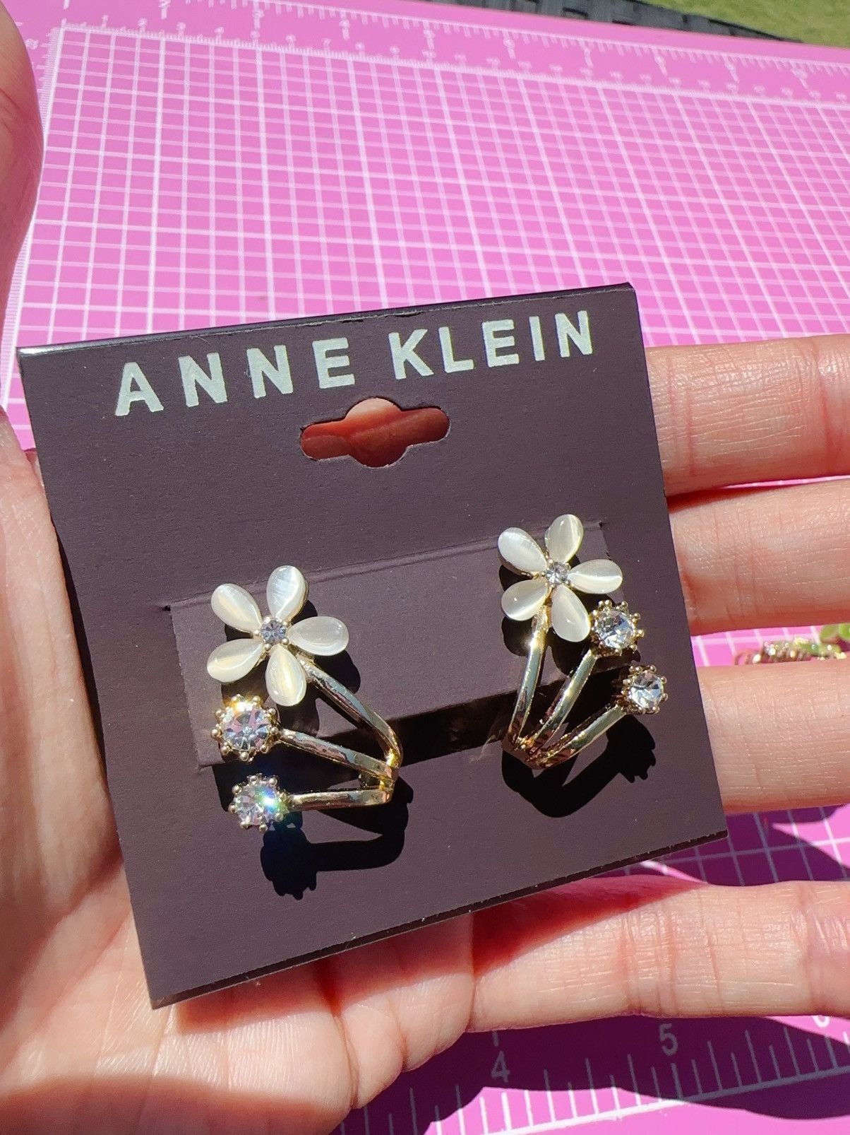 Anne Klein Anne Klein green white reflective flower crystal gold tone Size ONE SIZE - 2 Thumbnail