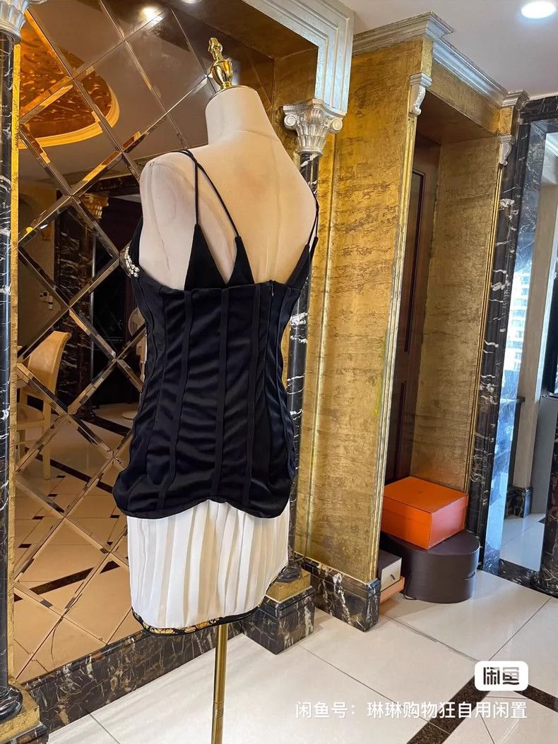 Versace Versace Soft herringbone court shaping heavy work slip dre Size M / US 6-8 / IT 42-44 - 5 Thumbnail
