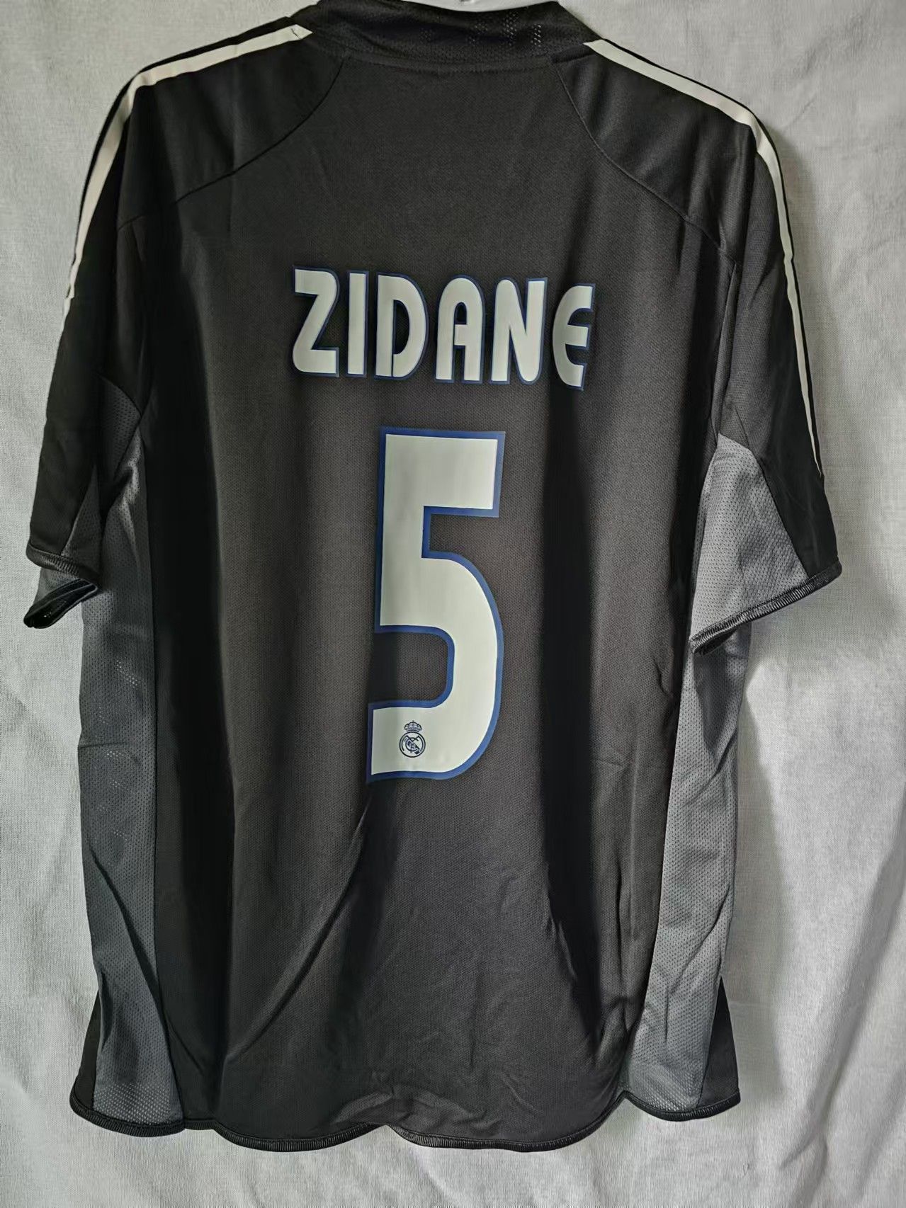 Other 2004 05 Real Madrid 5 Zidane Jersey Size US M / EU 48-50 / 2 - 1 Thumbnail