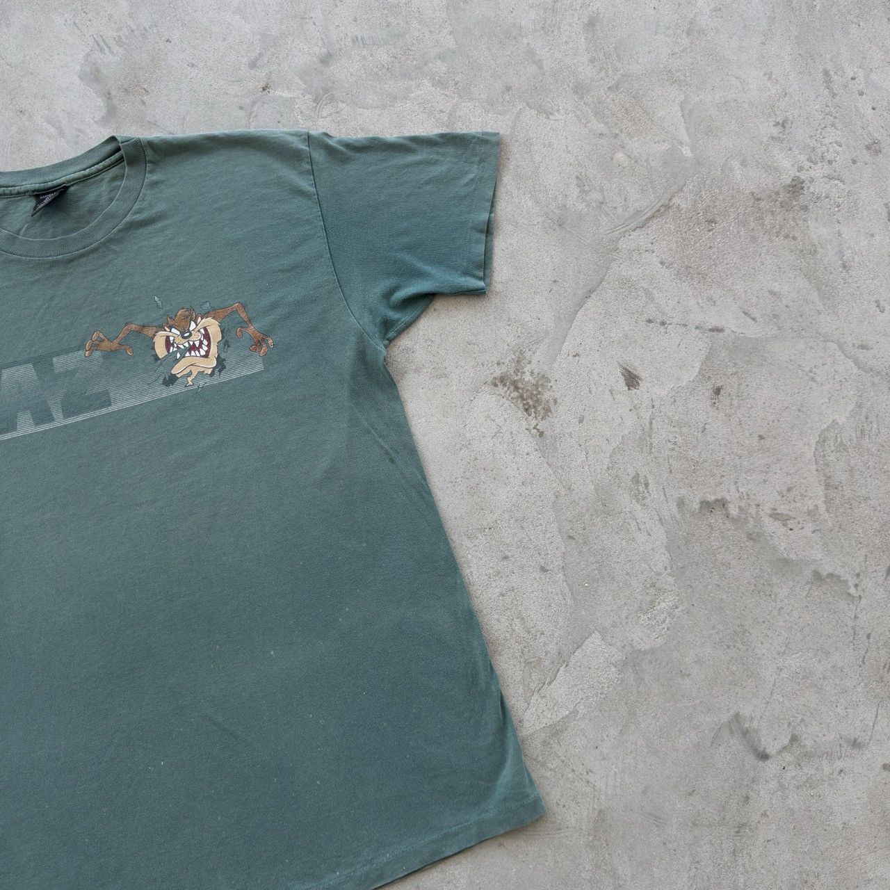Warner Bros Vintage Warner Bros Studio Store Taz Graphic Tee Size XL Size US XL / EU 56 / 4 - 2 Thumbnail