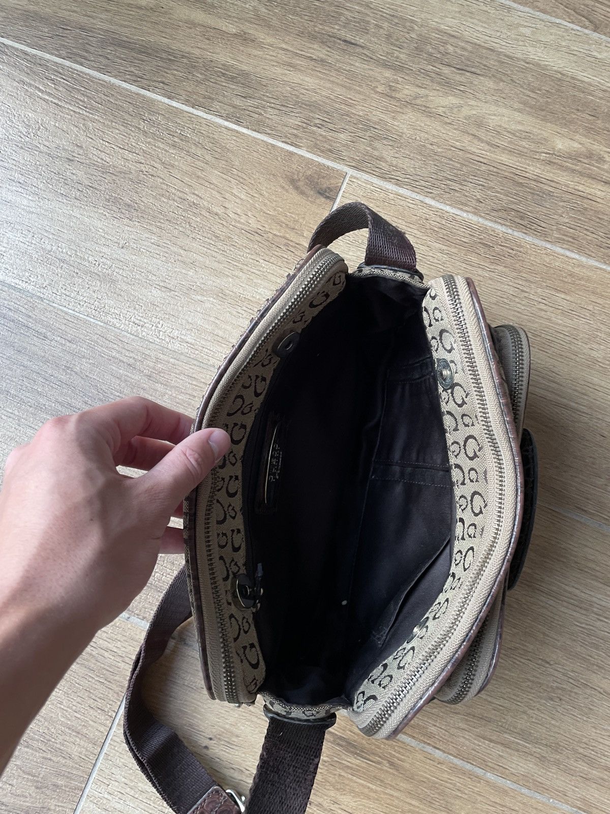 Guess Vintage Guess Bag Shoulder Monogram Big Logo Japanese Y2K Size ONE SIZE - 7 Thumbnail
