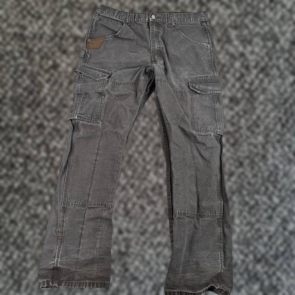 Wrangler Wrangler RIGGS Workwear Cargo Pant Mens 36X32 Black Ripstop Straight Pockets Workwear Jeans Brown? Size US 36 / EU 52 - 1 Thumbnail
