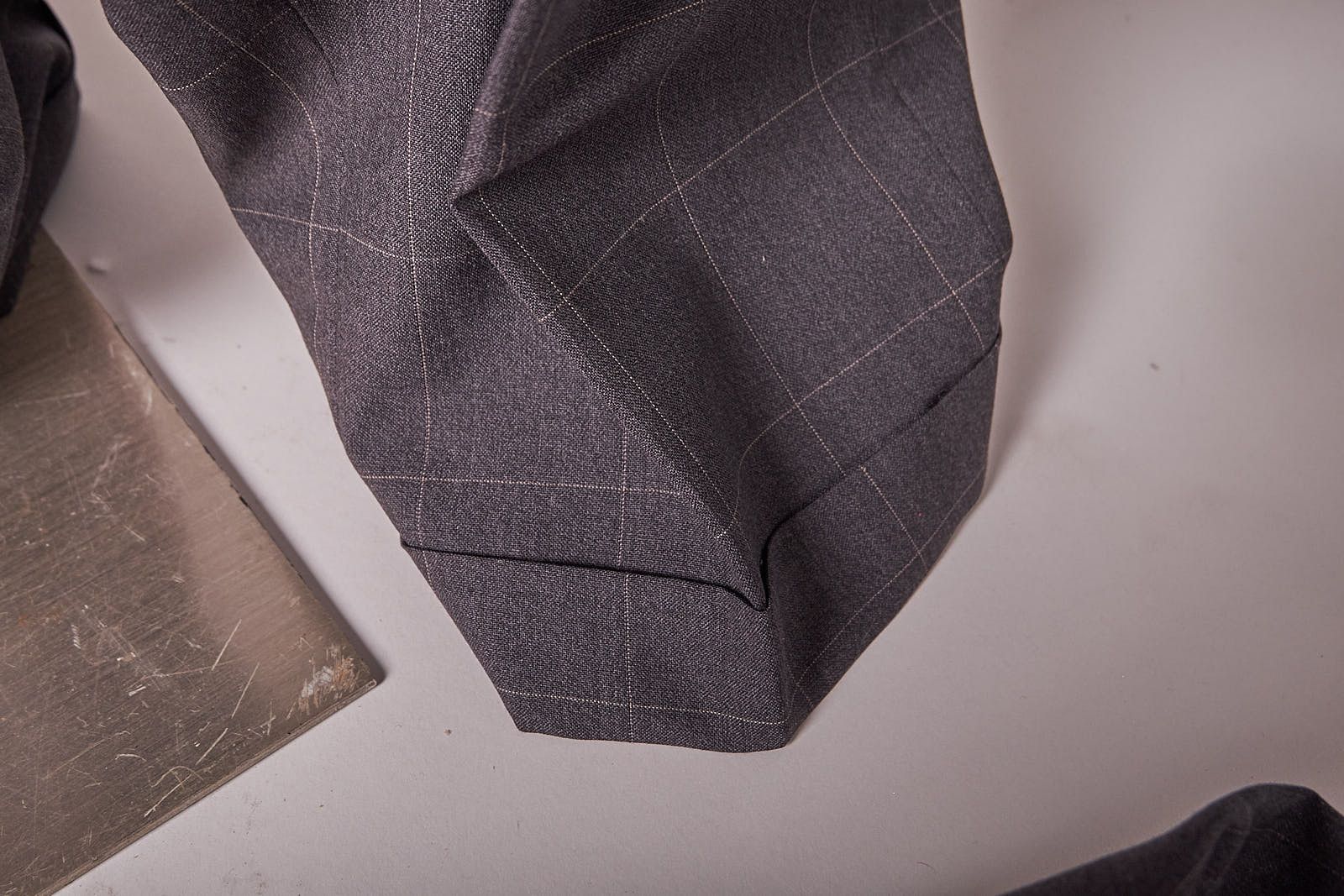 Tom James 198os Dark Gray Check 2 Piece Wool Suit Size 42R - 6 Thumbnail