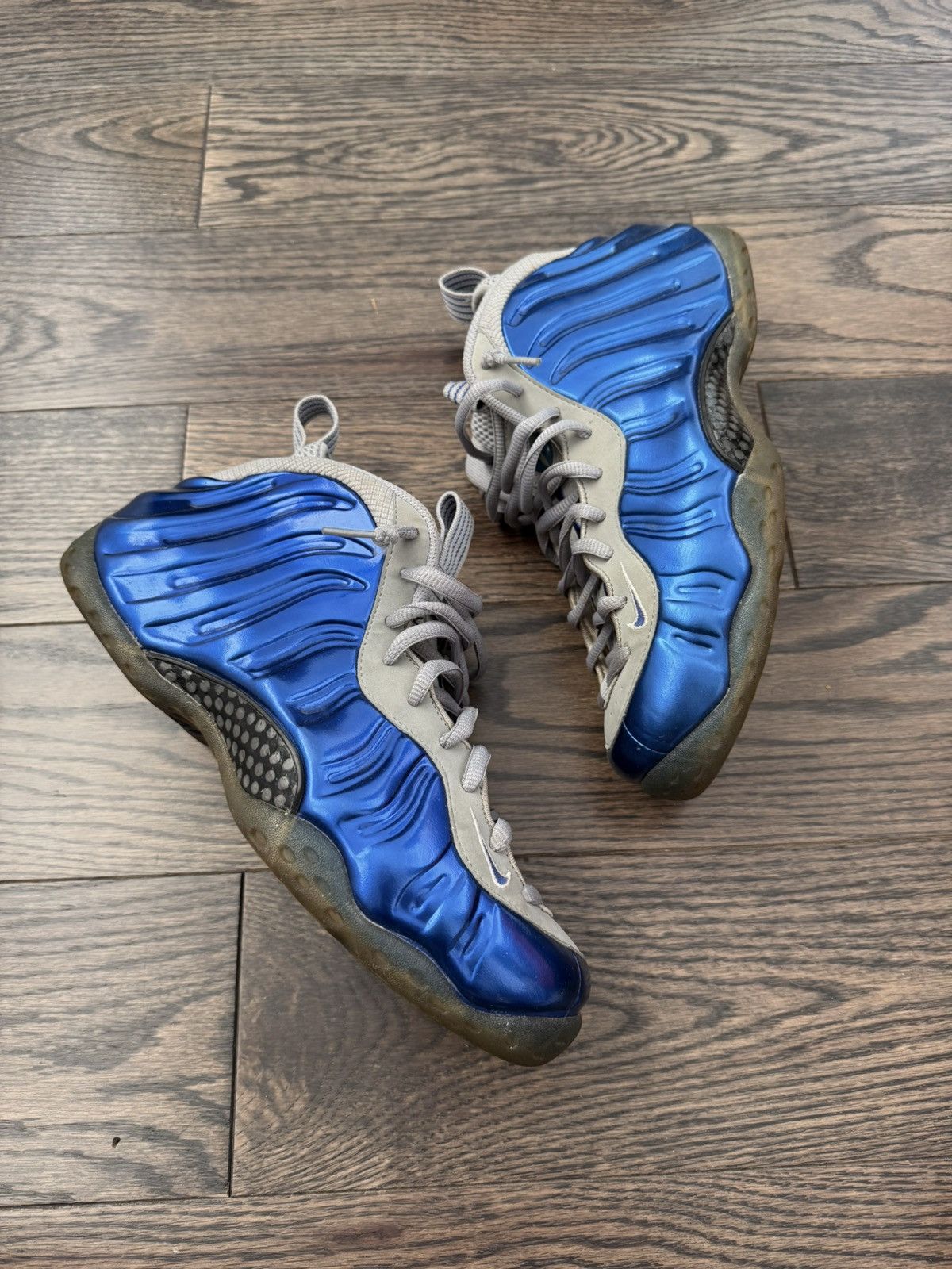 Nike Mens nike foamposite shoes Size US 9 / EU 42 - 2 Thumbnail