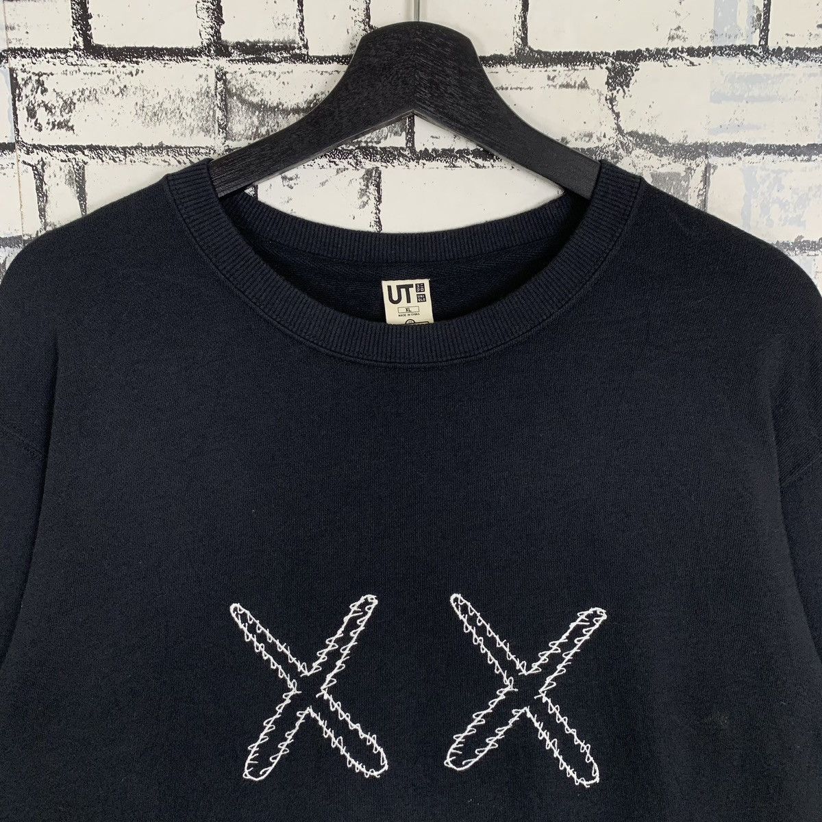 Kaws × Uniqlo Vintage Kaws X Japanese Brand Sweatshirt Size US XL / EU 56 / 4 - 3 Thumbnail