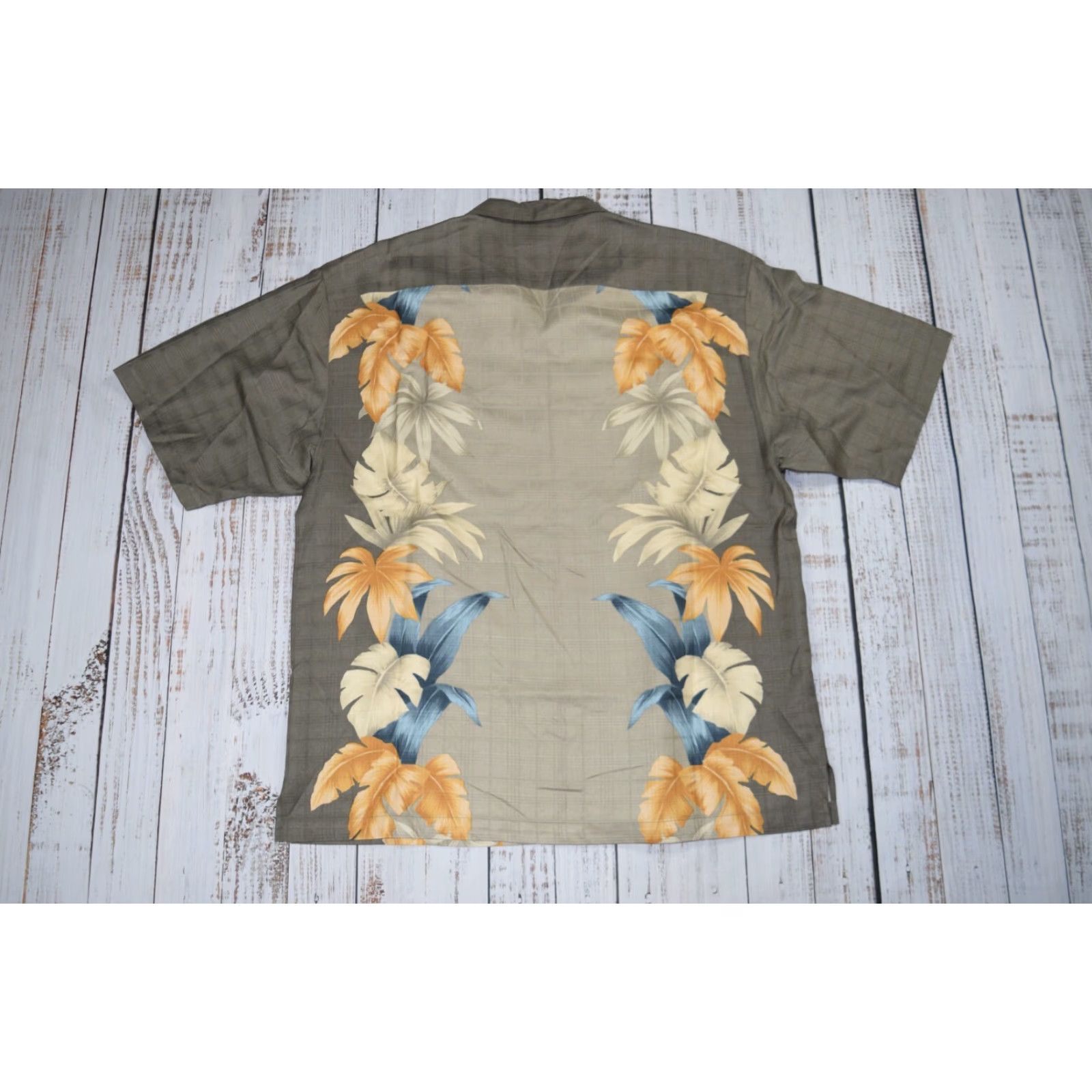 Tommy Bahama VINTAGE Tommy Bahama Shirt Mens L Hawaiian Silk Short Sleeve Ombre Palm Leaves 100% Silk Blue Tan White Gold Umbre Tropical Mens Size US L / EU 52-54 / 3 - 4 Thumbnail