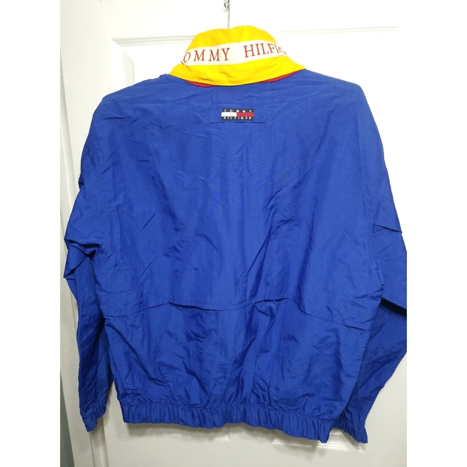 Tommy Hilfiger VINTAGE Tommy Hilfiger Windbreaker Jacket Nylon Hooded Roll Up Hood Blue XL Mens 90s Size US XL / EU 56 / 4 - 4 Thumbnail