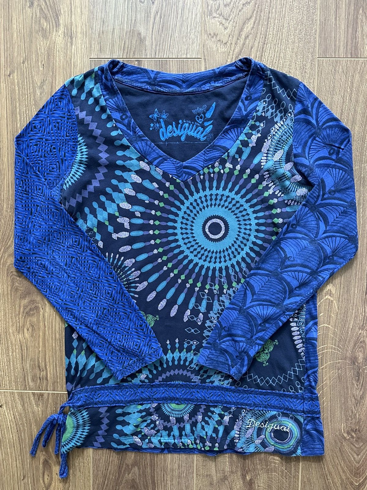 Desigual × Vintage Desigual Blue Printed Cotton V-neck Sweater Size M / US 6-8 / IT 42-44 - 1 Thumbnail
