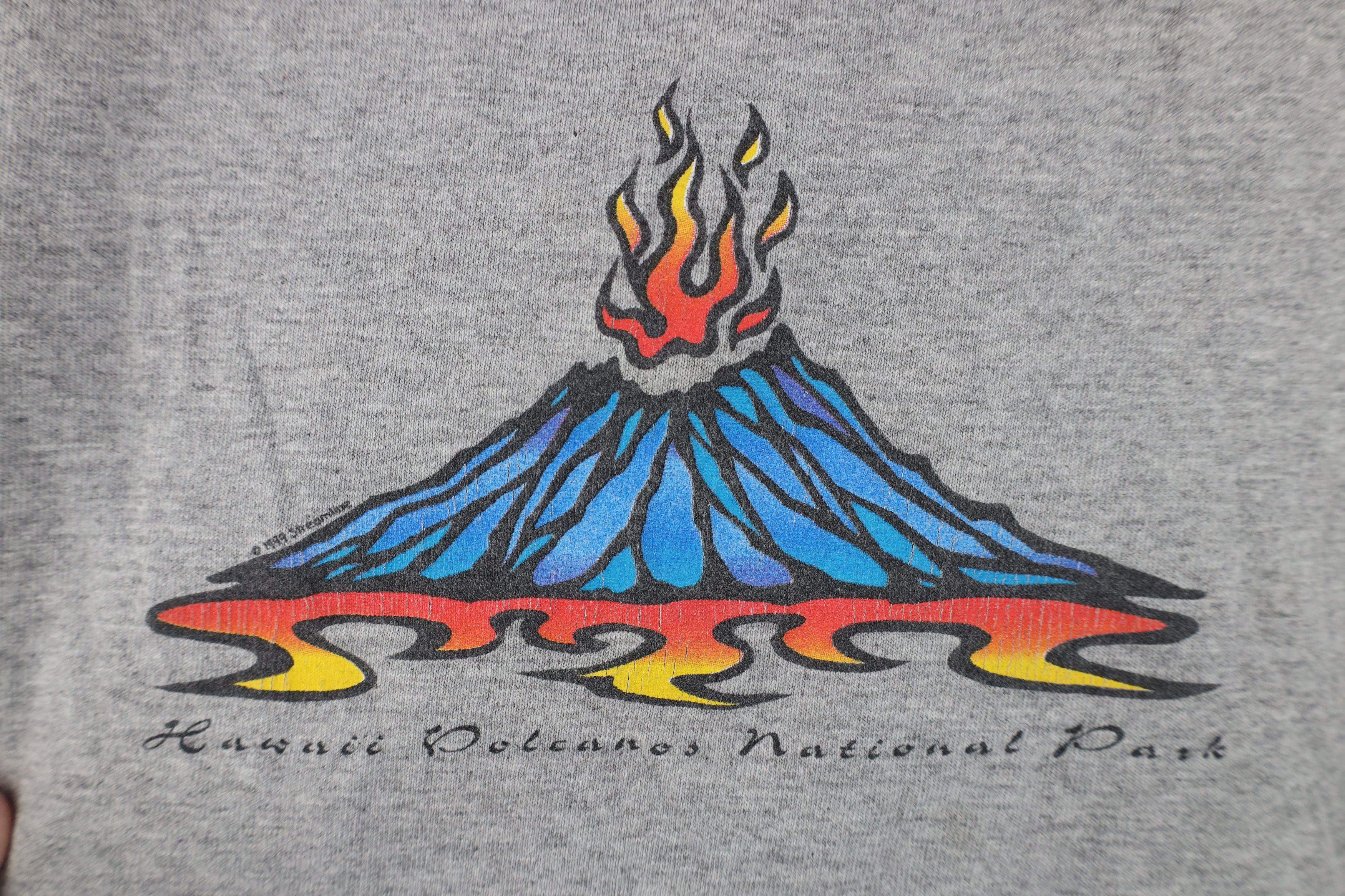 Vintage Vintage 90s Streetwear Flames Hawaii Volcanos T-Shirt USA Size US L / EU 52-54 / 3 - 4 Thumbnail