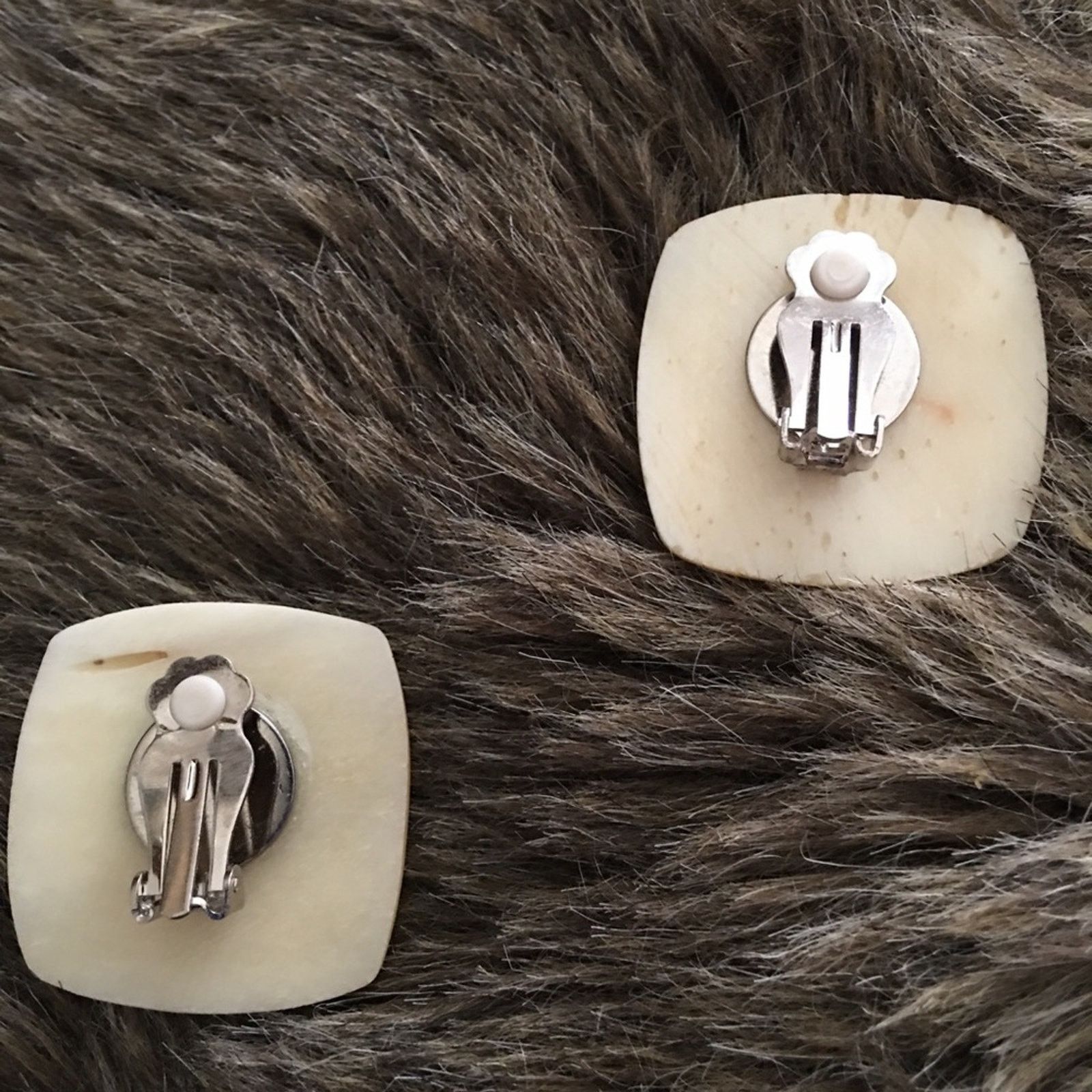 Vintage Vintage waffle cream resin clip on earrings Size ONE SIZE - 2 Thumbnail