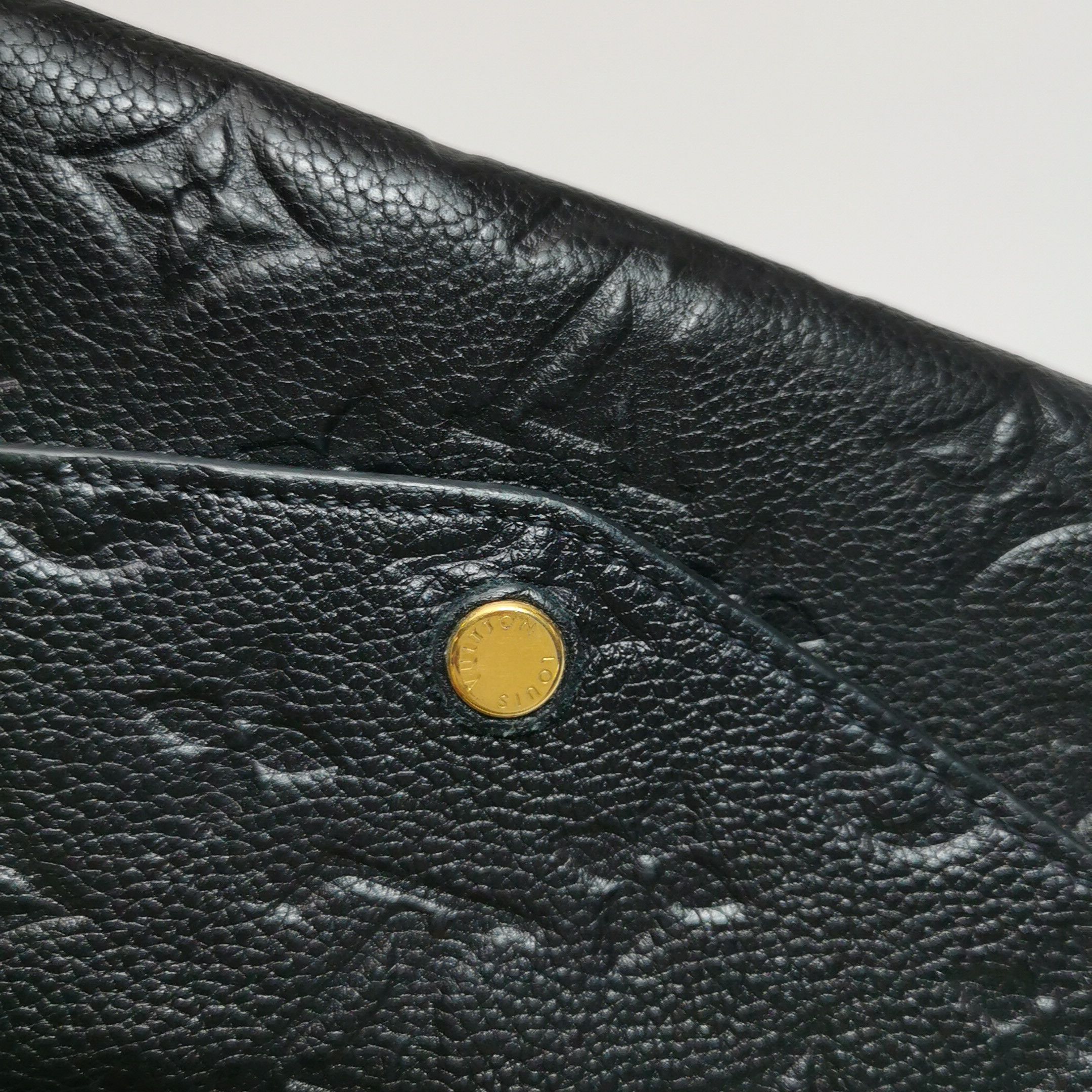 Louis Vuitton Louis Vuitton (LV) Sarah leather embossed monogram snap wal Size ONE SIZE - 7 Thumbnail