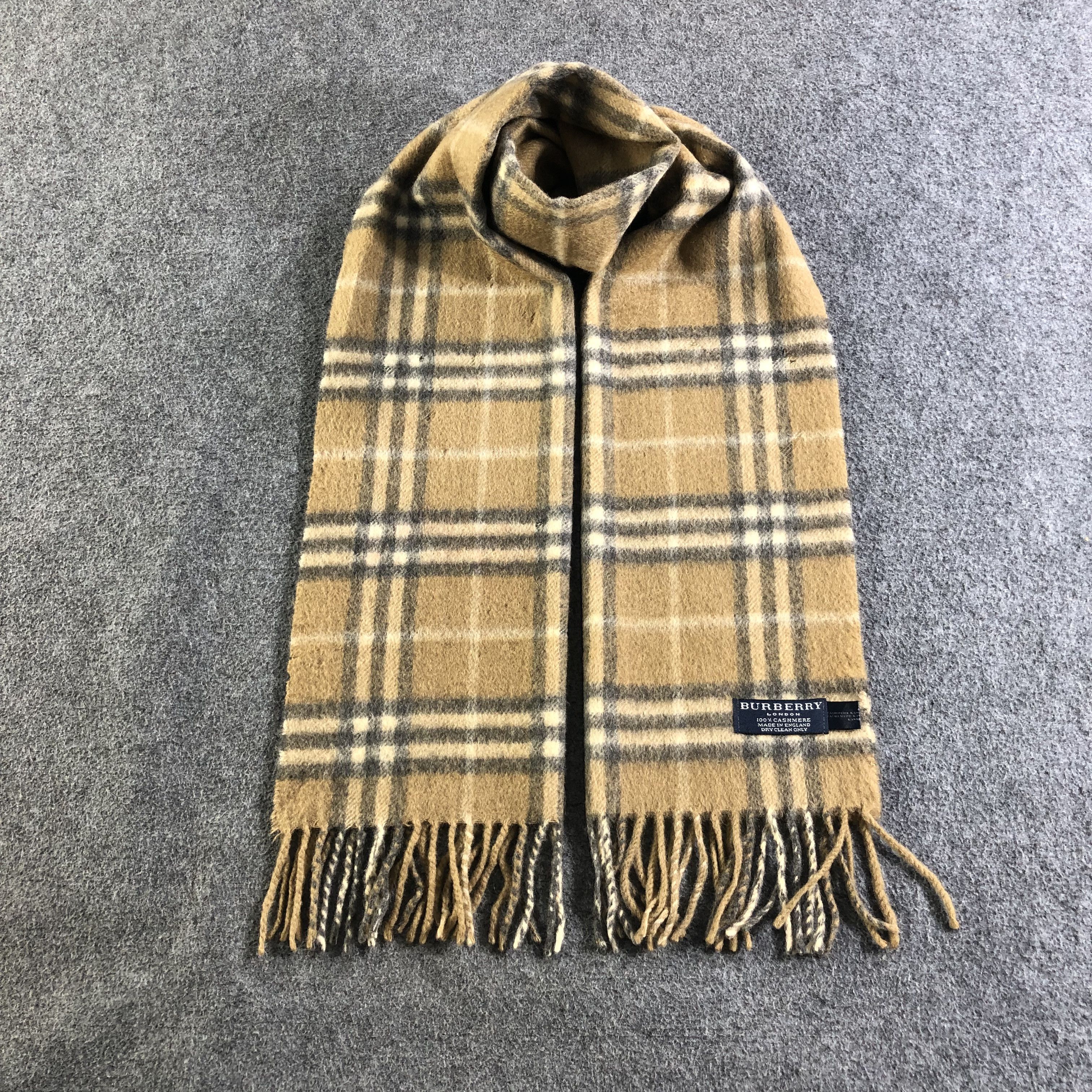 Burberry Burberrys Nova Check Cashmere Scarf Muffler Neckwear V2538 Size ONE SIZE - 1 Thumbnail