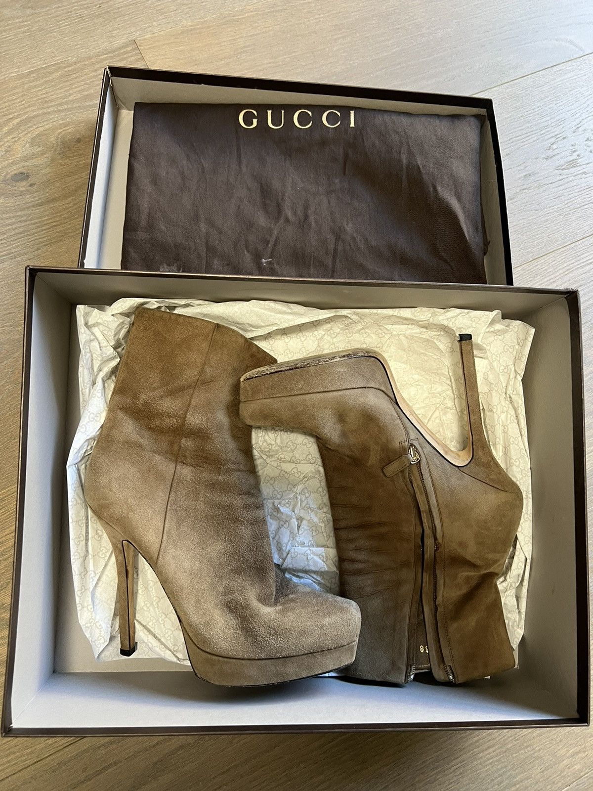 Gucci Suede KID SCAMOSCIATO Ankle Boots 38