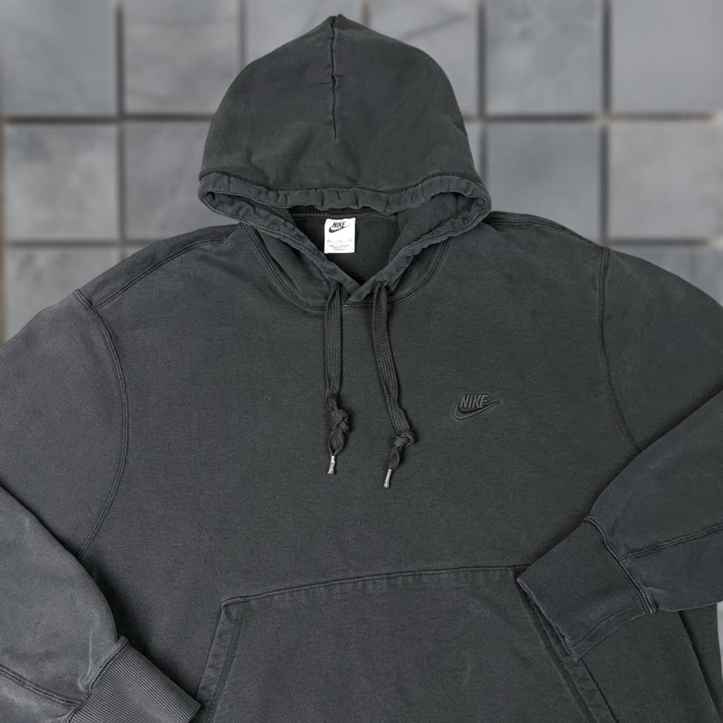 Nike Nike Hoodie Mens 2XL Black Club Swoosh Logo Kangaroo Essential Faded Distressed Size US XXL / EU 58 / 5 - 1 Thumbnail