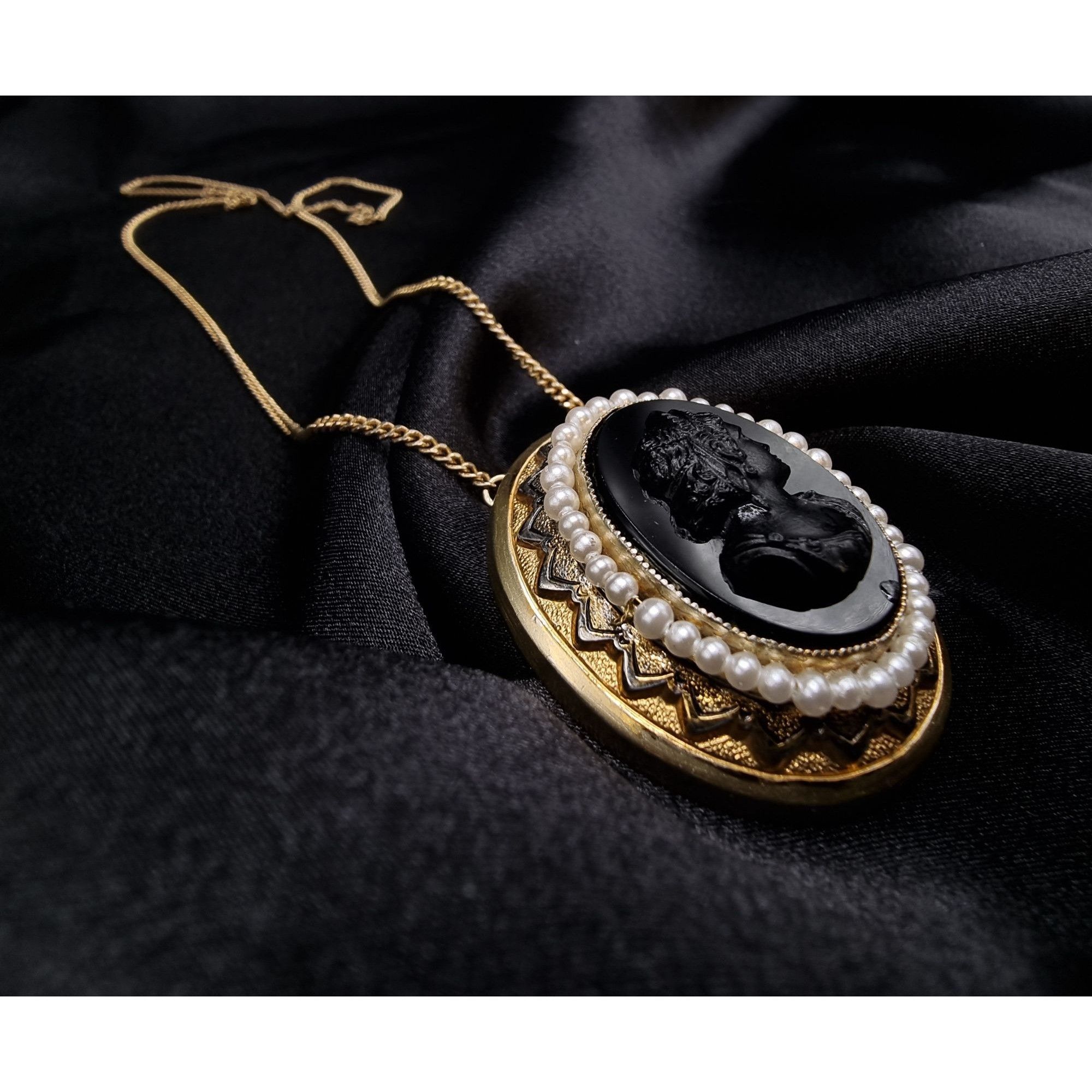 Vintage Vintage 1950s-1960s Gold Black Cameo Necklace With Black Res Size ONE SIZE - 1 Thumbnail