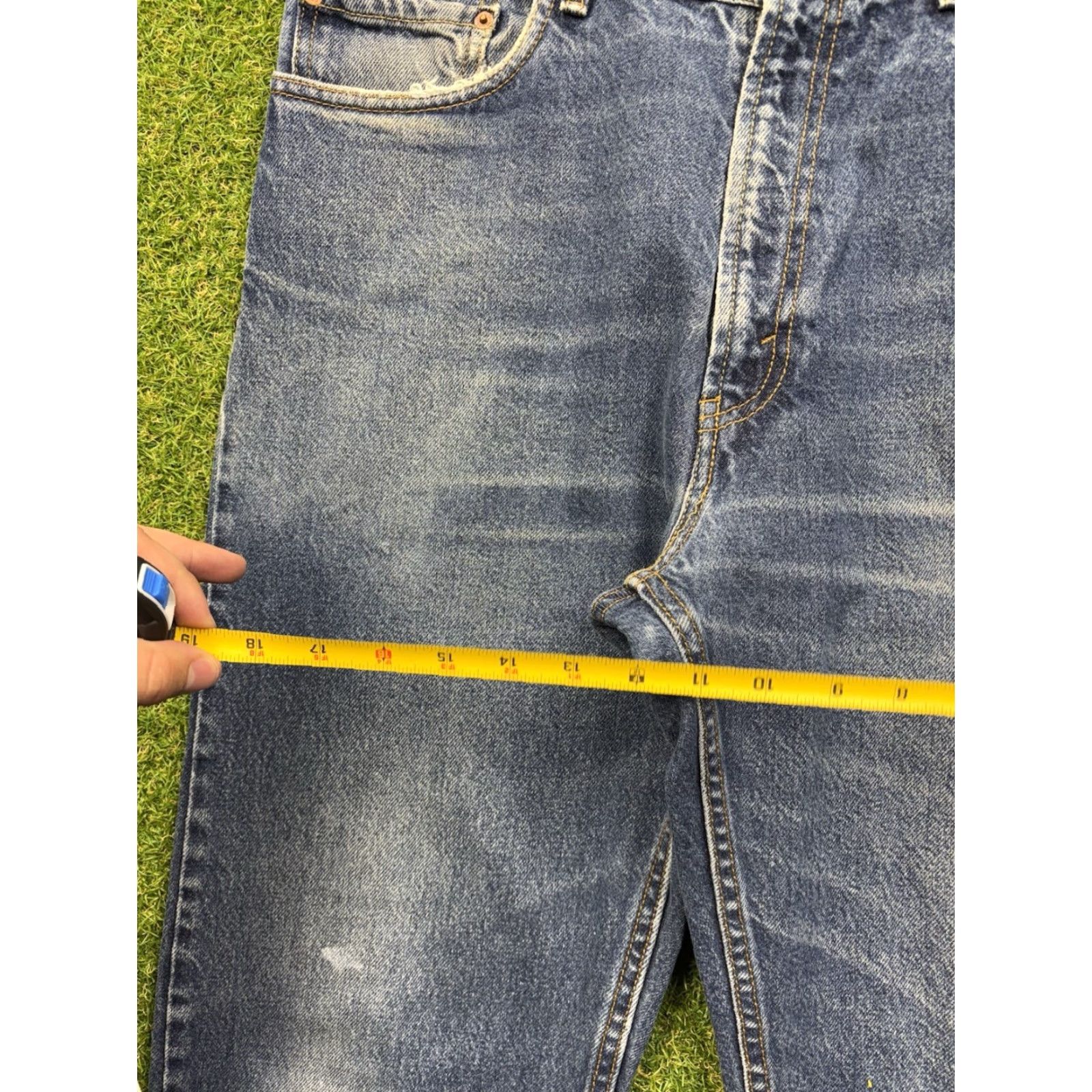 Levi's VINTAGE Levi's 505 Jeans Mens 36X32 Regular Blue Denim Straight Zip Fly Pockets 5-Pocket Design Size US 36 / EU 52 - 2 Thumbnail