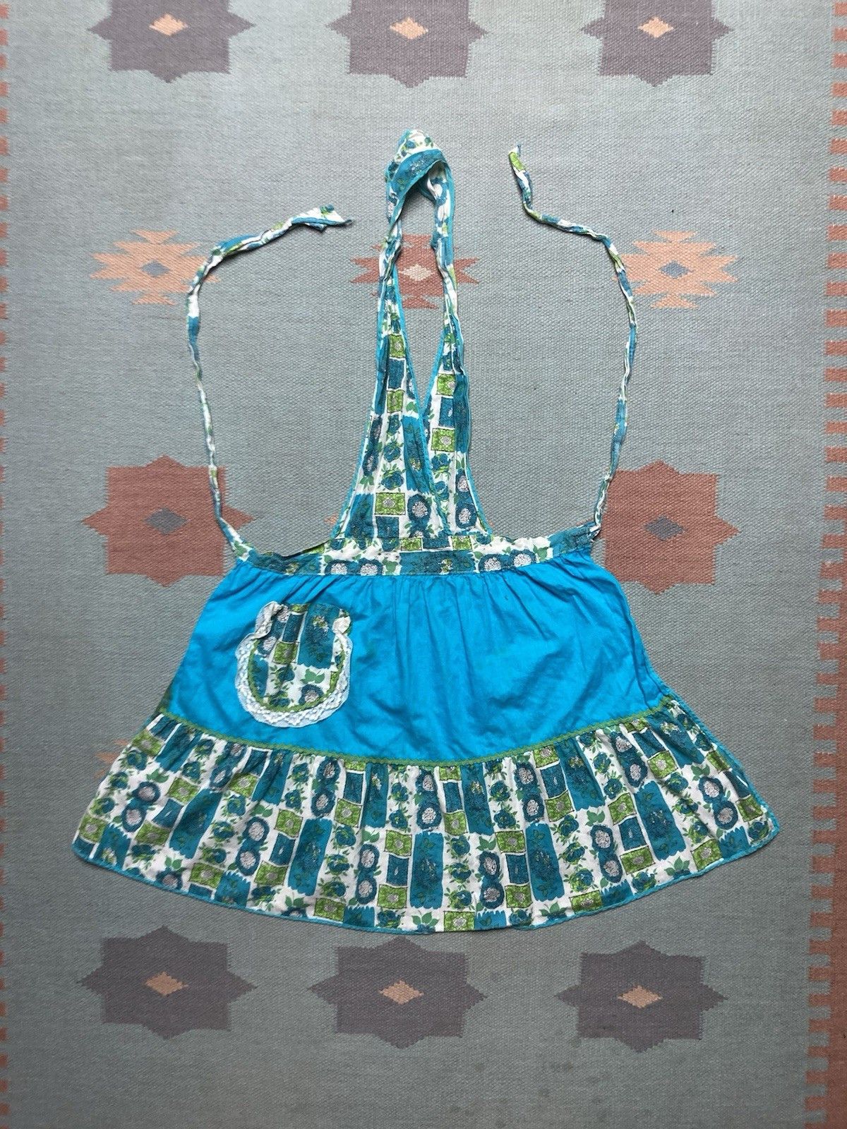 Vintage 1960s half apron floral print flowers lace cotton kitchen Size ONE SIZE - 1 Thumbnail