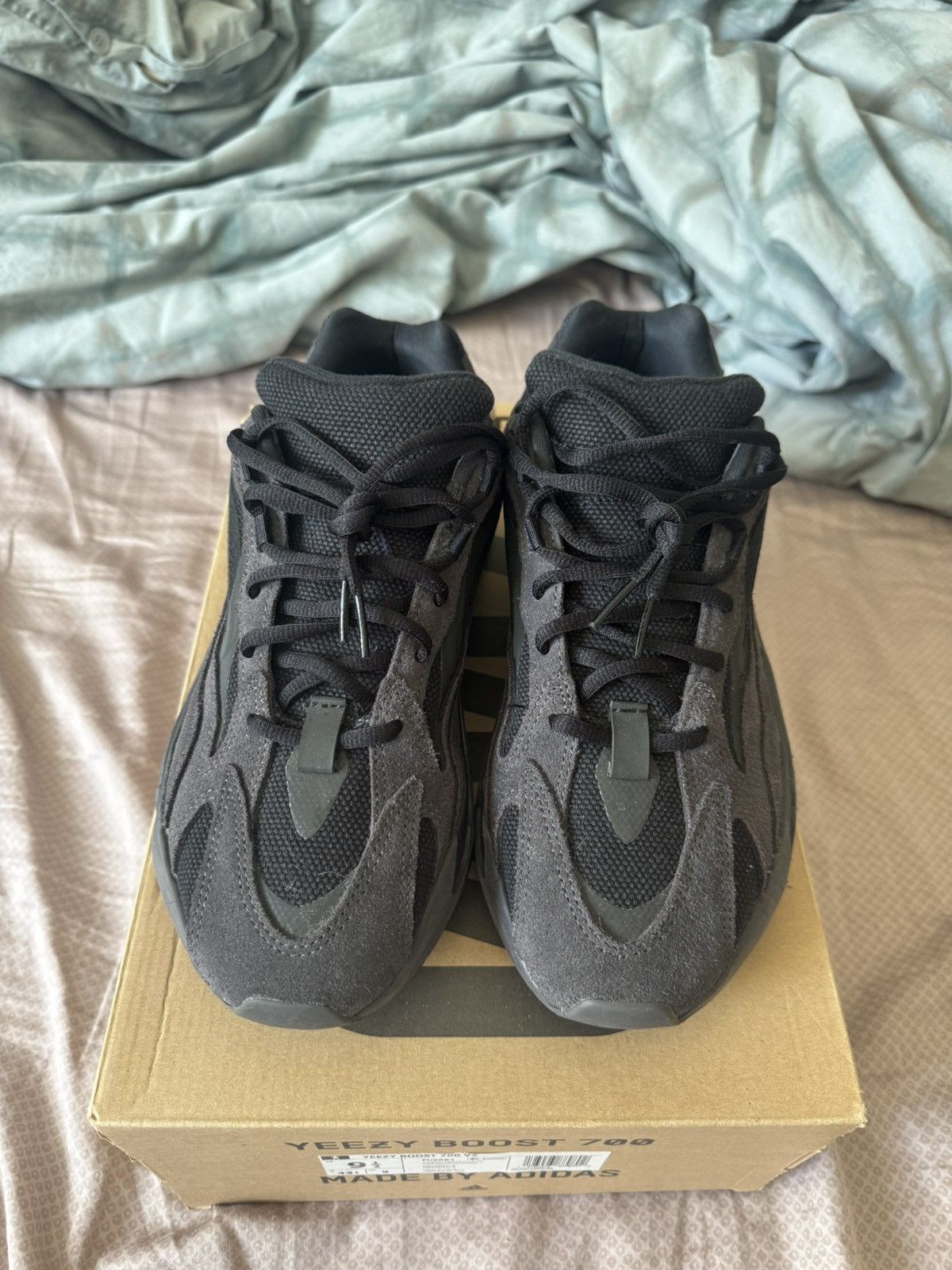 Yeezy Yeezy 700 V2 Vanta Size US 9.5 / EU 42-43 - 1 Thumbnail