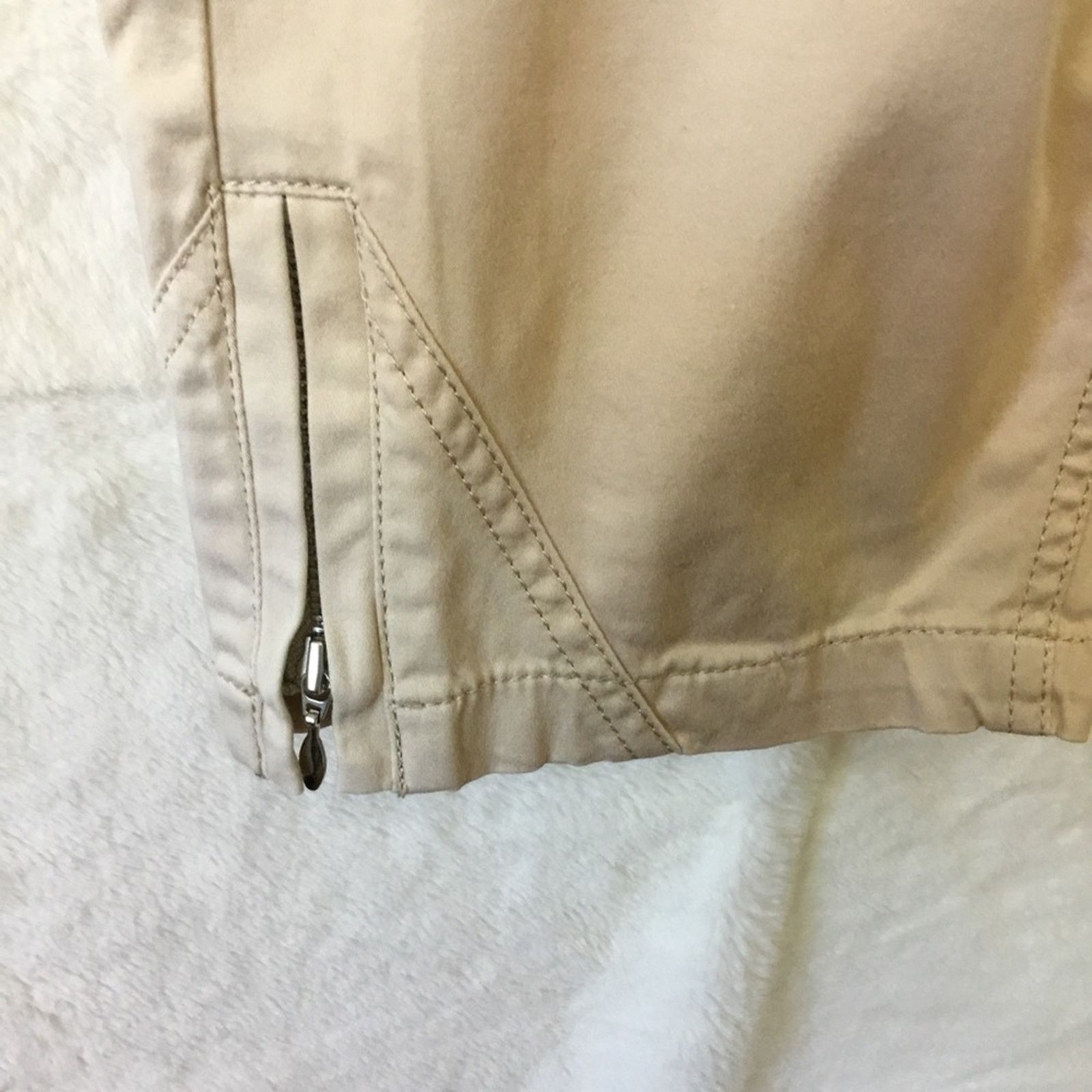 White House Black Market White House Black Market Beige Slim Petal Pushers Size 27" / US 4 / IT 40 - 3 Thumbnail