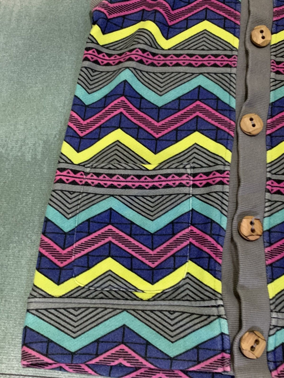 go slow caravan Sleeveless Hoodes Geometric Zig-Zag Pattern Wooden Buttons Size US S / EU 44-46 / 1 - 7 Thumbnail