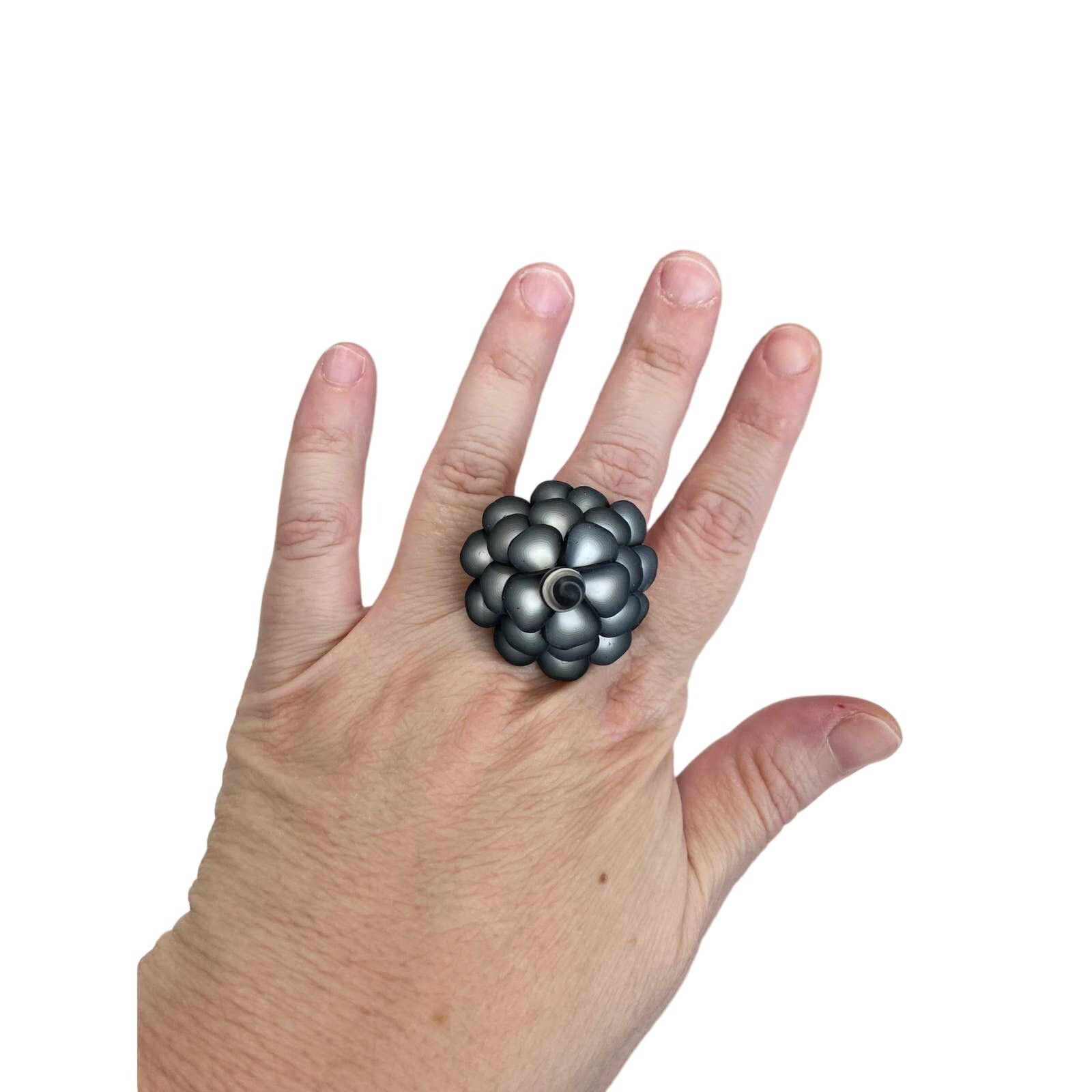 Other Black flower ring size 8.5 Size ONE SIZE - 1 Thumbnail