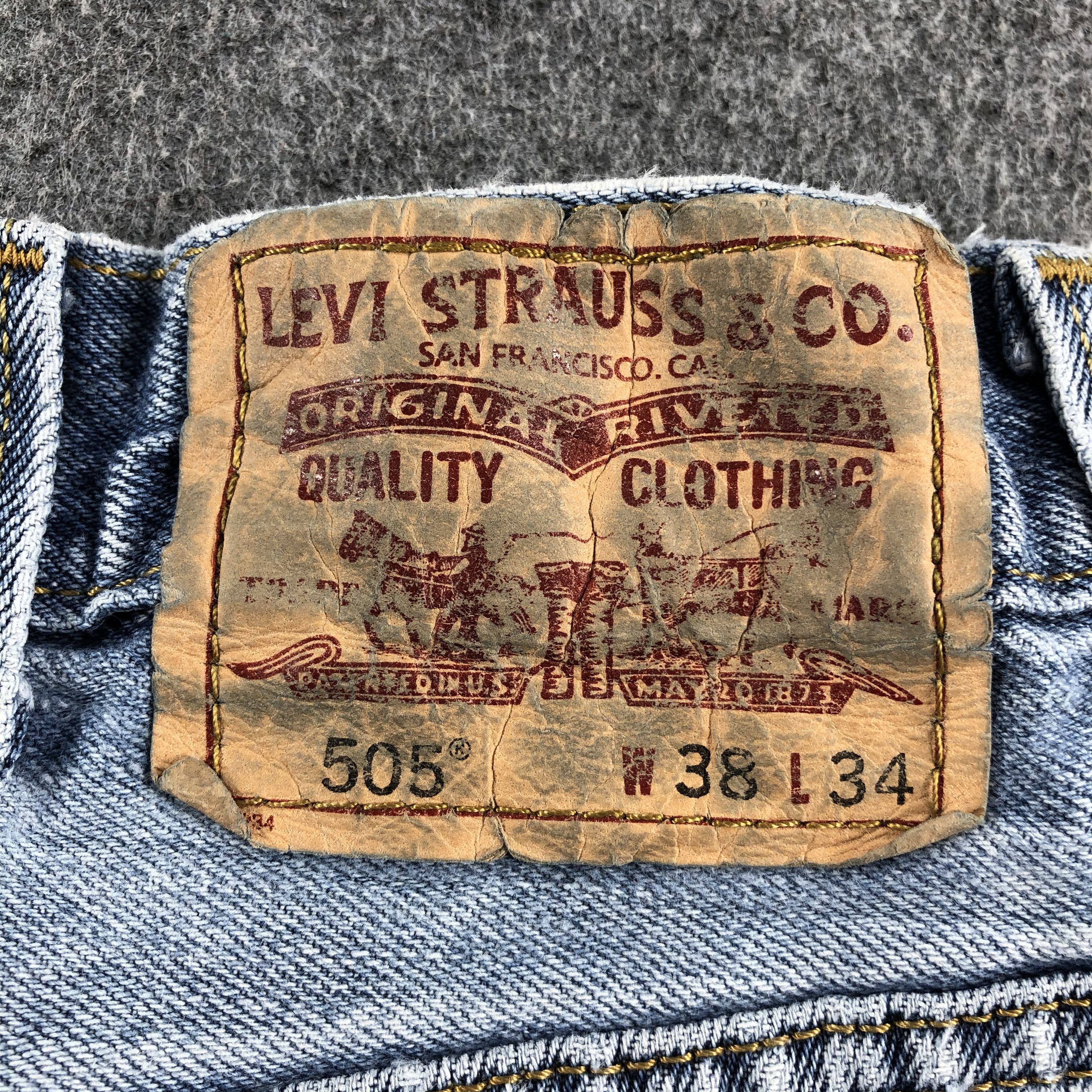 Levi's Vintage Blue Wash Levis 505 Jeans-J2478 Size US 37 - 5 Thumbnail
