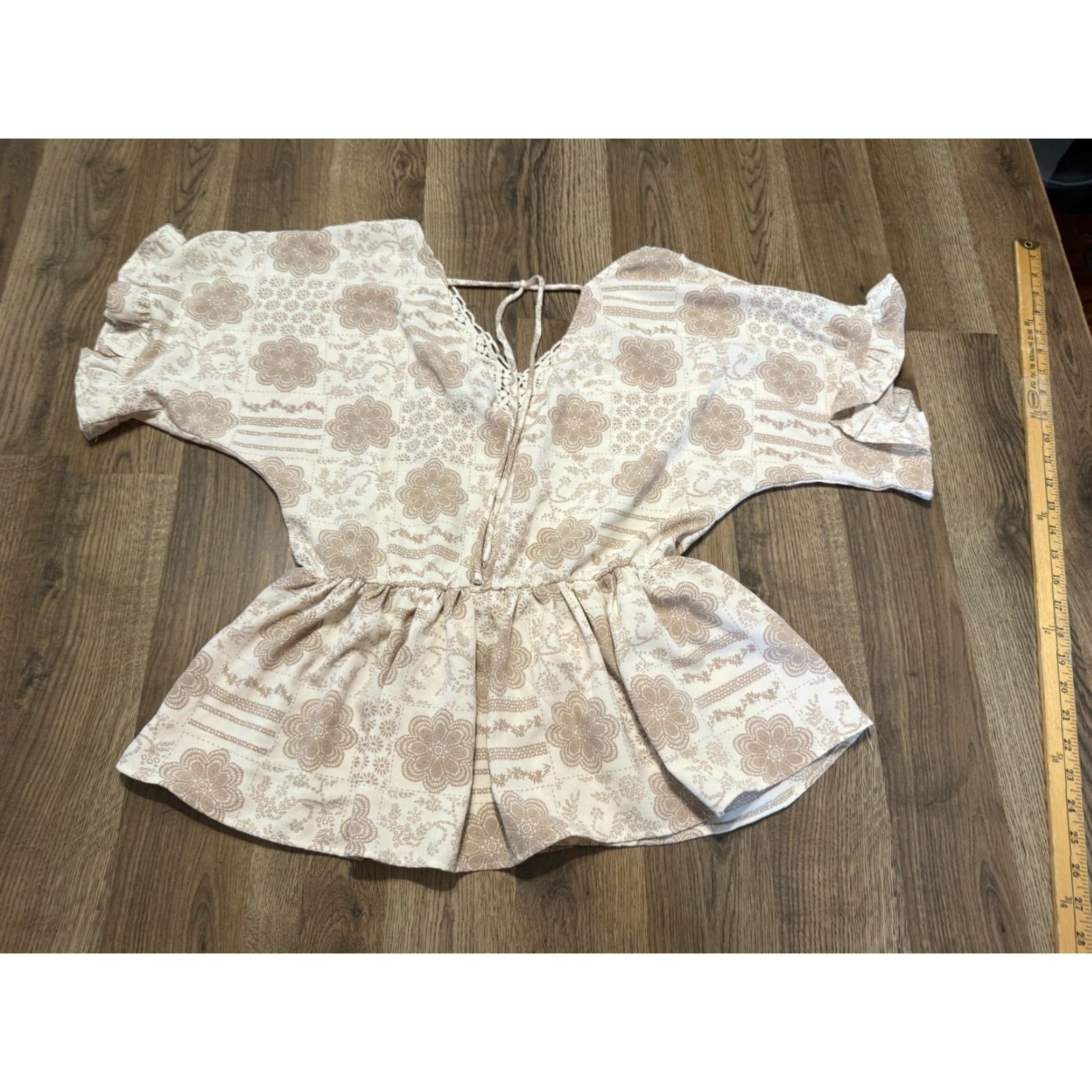 Vintage Daytrip Blouse Women's Size Small Brown White Floral Lace V-Neck Peplum Shirt Womens Small Brown White Floral Lace V-Neck Peplum Daytrip Blouse Size S / US 4 / IT 40 - 2 Thumbnail