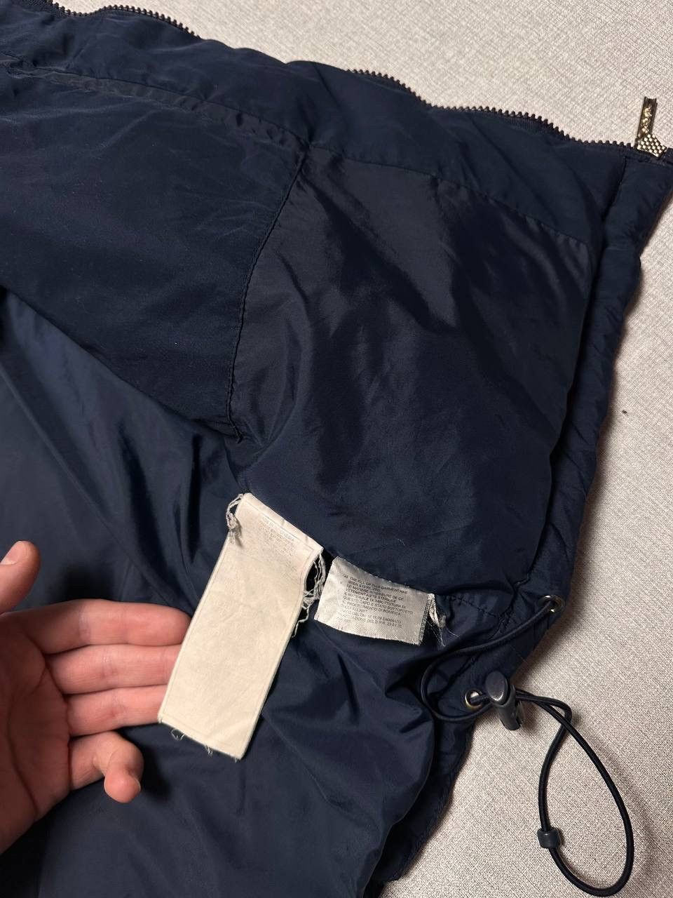 Nike Vintage Nike 2000s Navy Down Puffer Vest with Packable Hood Size US S / EU 44-46 / 1 - 13 Thumbnail