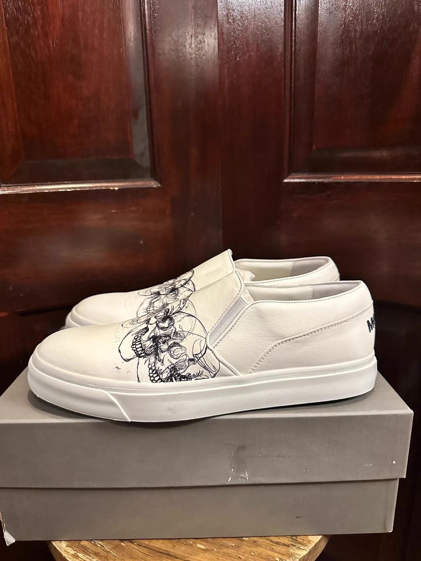 Alexander McQueen Alexander McQueen 16SS White 3D Skull Slip‑Ons Ｑ25 Size US 10 / EU 43 - 2 Thumbnail