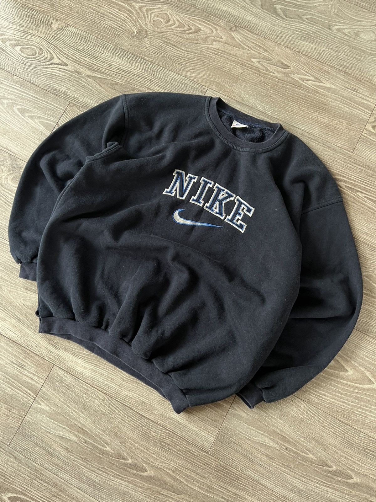 Other Vintage Nike Knit Central Logo Oversize Crew Neck Sweatshirt Size US L / EU 52-54 / 3 - 15 Thumbnail