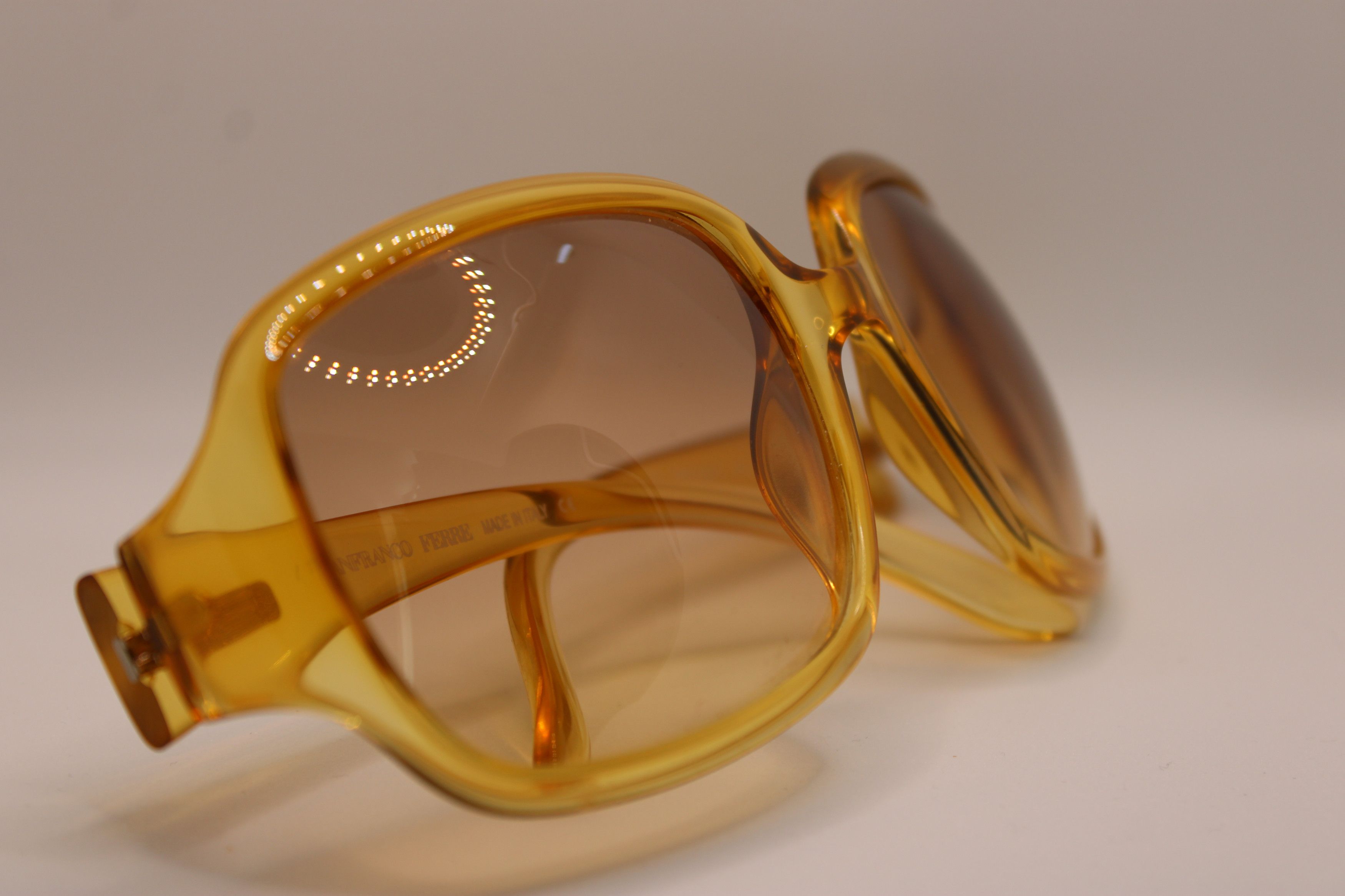 Gianfranco Ferre Fantastic Vtg. Gianfranco Ferre Yellow Sunglasses Size ONE SIZE - 3 Thumbnail