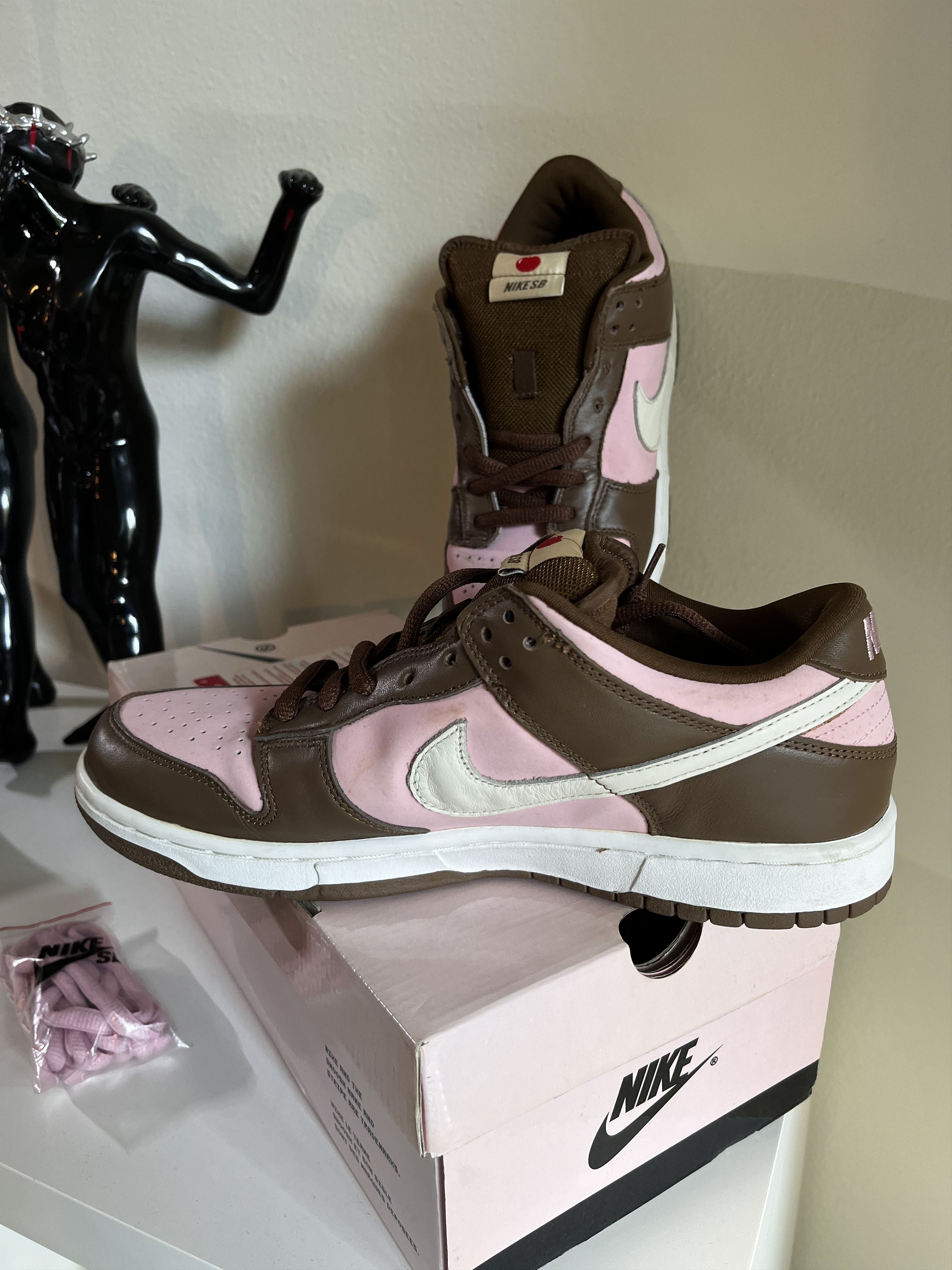 Nike SB 2005_VNDS_NIKE SB DUNK LOW PRO STUSSY CHERRY_US10 Size US 10 / EU 43 - 8 Thumbnail