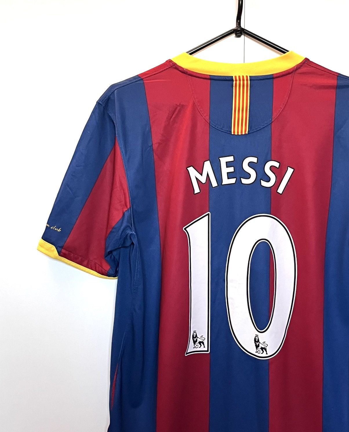 Nike Messi Barcelona 2010 2011 Home Soccer Jersey Shirt M Size US M / EU 48-50 / 2 - 5 Thumbnail