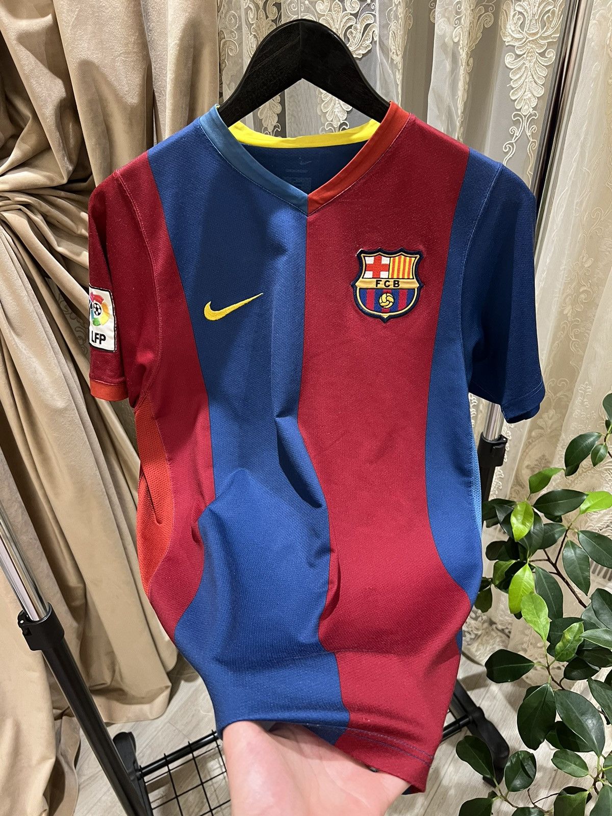 Nike 🔵🔴Nike Barcelona 2006/2007 Home Kit Ronaldinho #10 Jersey Size US M / EU 48-50 / 2 - 5 Thumbnail