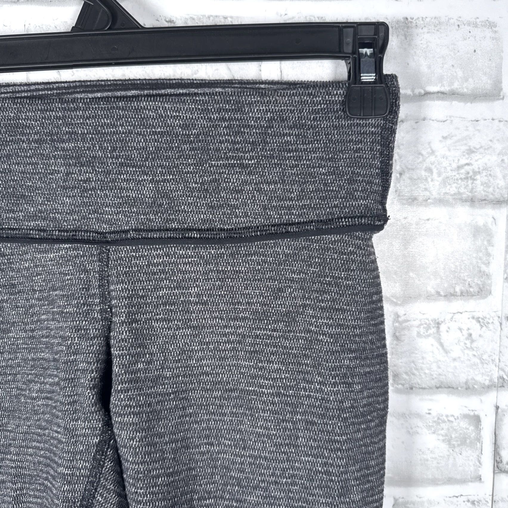 Lululemon Lululemon Womens Size 4 Gray Leggings Size 27" / US 4 / IT 40 - 2 Thumbnail